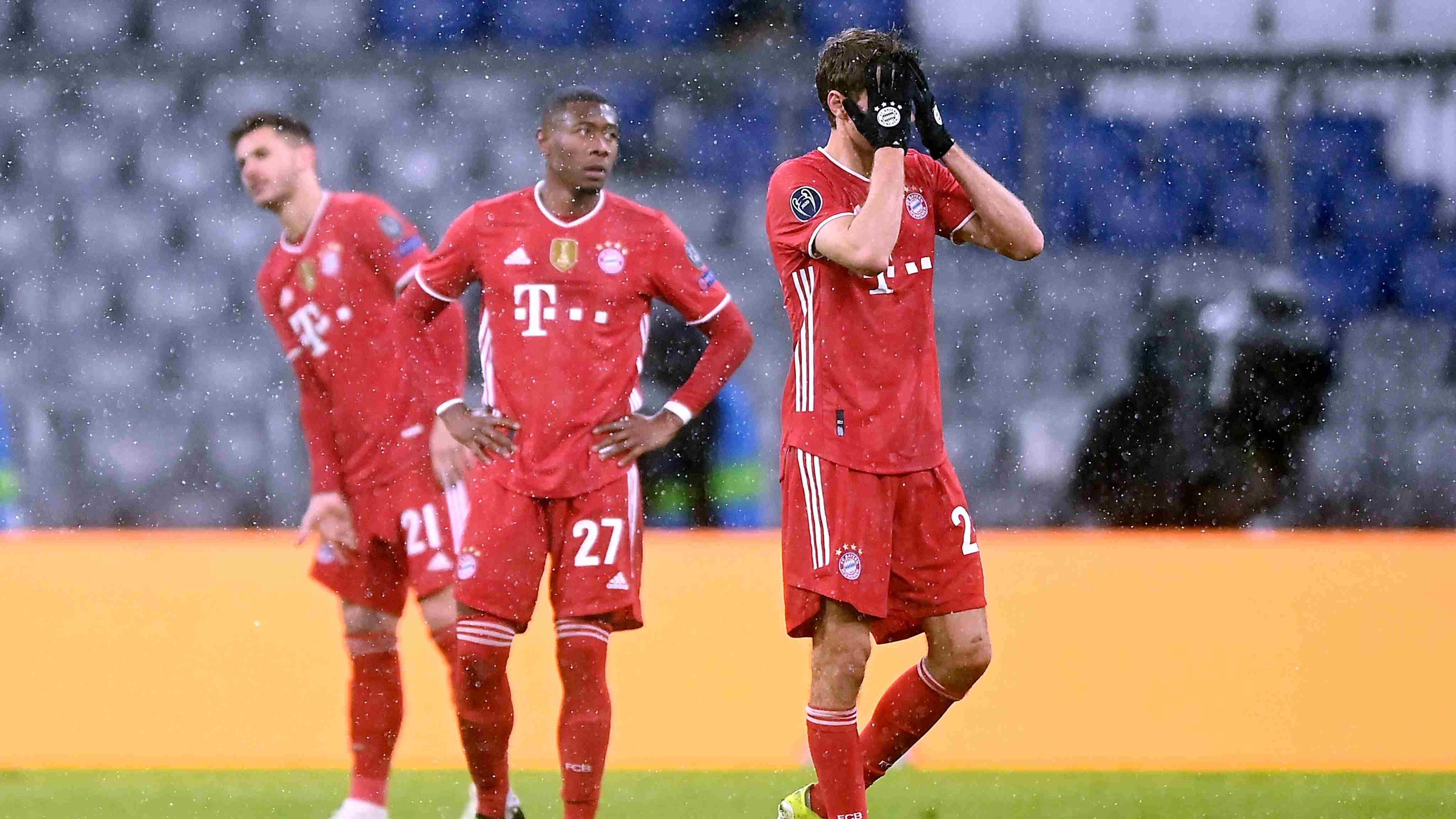 
                <strong>Bayern in Rückstand nach Hinspielen: Bisherige Bilanz gibt wenig Hoffnung</strong><br>
                Trotz der 2:3-Heimniederlage im Hinspiel gegen Paris Saint-Germain ist der FC Bayern um Thomas Müller weiterhin "sehr überzeugt" von einem Weiterkommen, wie Müller auf der Pressekonferenz vor dem Rückspiel (ab 21:00 Uhr im Liveticker auf ran.de) erklärte. Dabei sollte die Bilanz der Bayern unter diesen Voraussetzungen durchaus zu denken geben. Nur wenige Male gelang es dem deutschen Rekordmeister in diesem Jahrtausend, das Ruder noch rumzureißen. ran.de zeigt die Champions-League-Duelle, in denen der FC Bayern mit einem negativen Ergebnis ins Rückspiel ging und wie er sich dort präsentierte.  
              