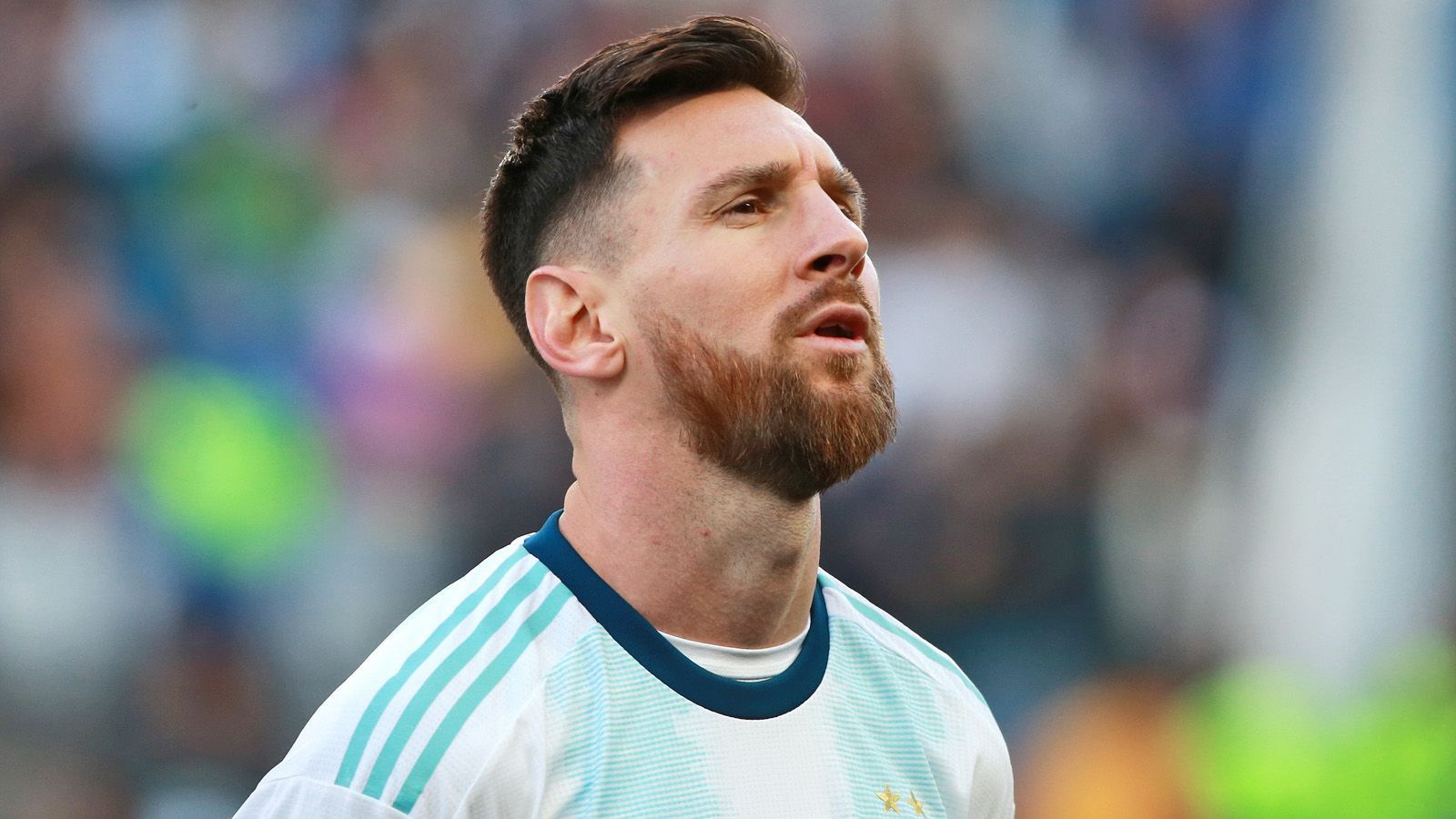 
                <strong>Lionel Messi (Kapitän Argentinien)</strong><br>
                1.) Sadio Mane2.) Cristiano Ronaldo3.) Frenkie de JongGewann die Wahl zum "Spieler des Jahres".
              