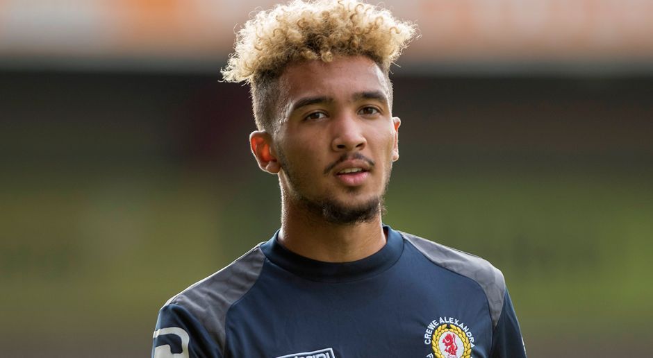 
                <strong>Alex Kiwomya (Crewe Alexandra)</strong><br>
                Auf der Ersatzbank: Alex Kiwomya (Rechtsaußen), 20, aufnehmender Verein: Crewe Alexandra (League Two/4. Liga England)
              