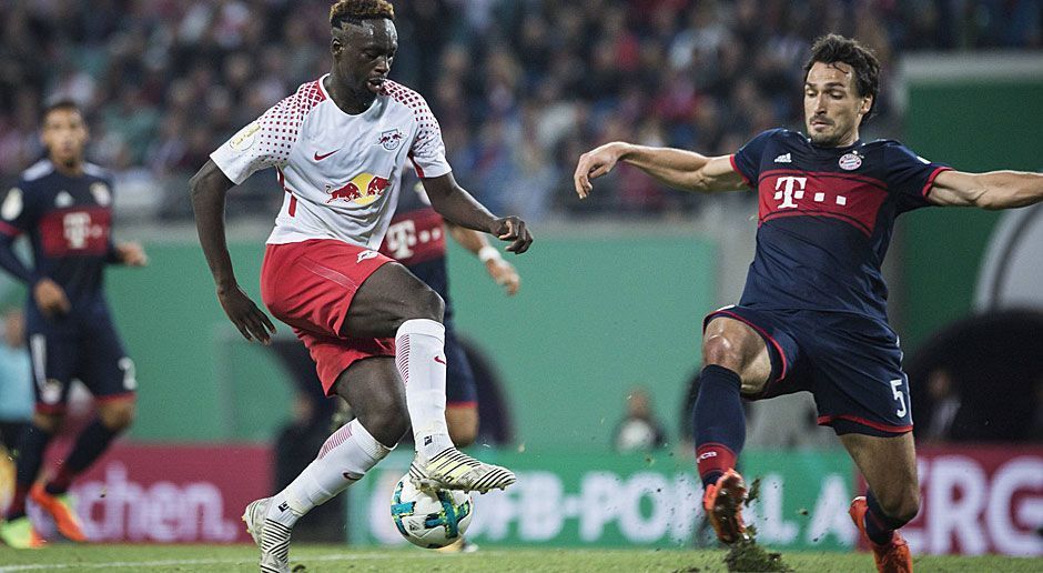 
                <strong>Jean-Kevin Augustin (RB Leipzig)</strong><br>
                Teilweise hat der bullige Stürmer eine zu lange Leitung und kann sich nur selten in Szene setzen. In seiner stärksten Szene lässt er Hummels stark aussteigen, um seinen Meister in Ulreich zu finden. Aus taktischen Gründen muss er nach Keitas Platzverweis für Demme weichen. ran-Note: 3
              