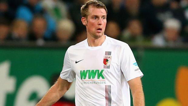 
                <strong>Jan-Ingwer Callsen-Bracker</strong><br>
                Jan-Ingwer Callsen-Bracker (FC Augsburg): Für Jan-Ingwer Callsen-Bracker ist die Saison höchstwahrscheinlich gelaufen. Der Innenverteidiger bricht sich im Europa-League-Spiel gegen Roter Stern Belgrad das Wadenbein und reißt sich zwei Bänder.
              