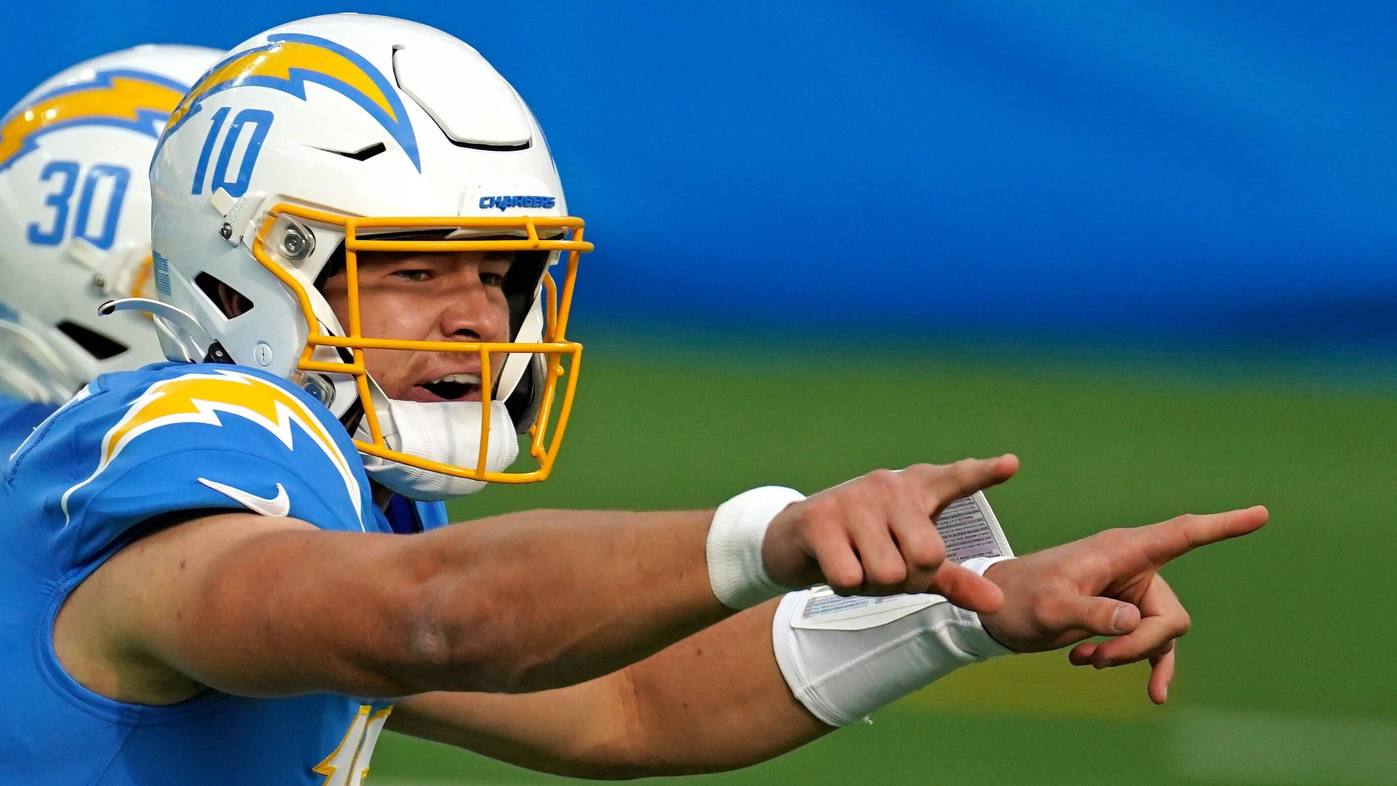 <strong>5.	Platz: Justin Herbert (2020, Los Angeles Chargers)</strong><br>Übertraf die Erwartungen mit über 4.300 Passing Yards und 31 Touchdown-Pässen, brach zahlreiche Rookie-Rekorde und wurde zum Offensive Rookie of the Year gewählt.