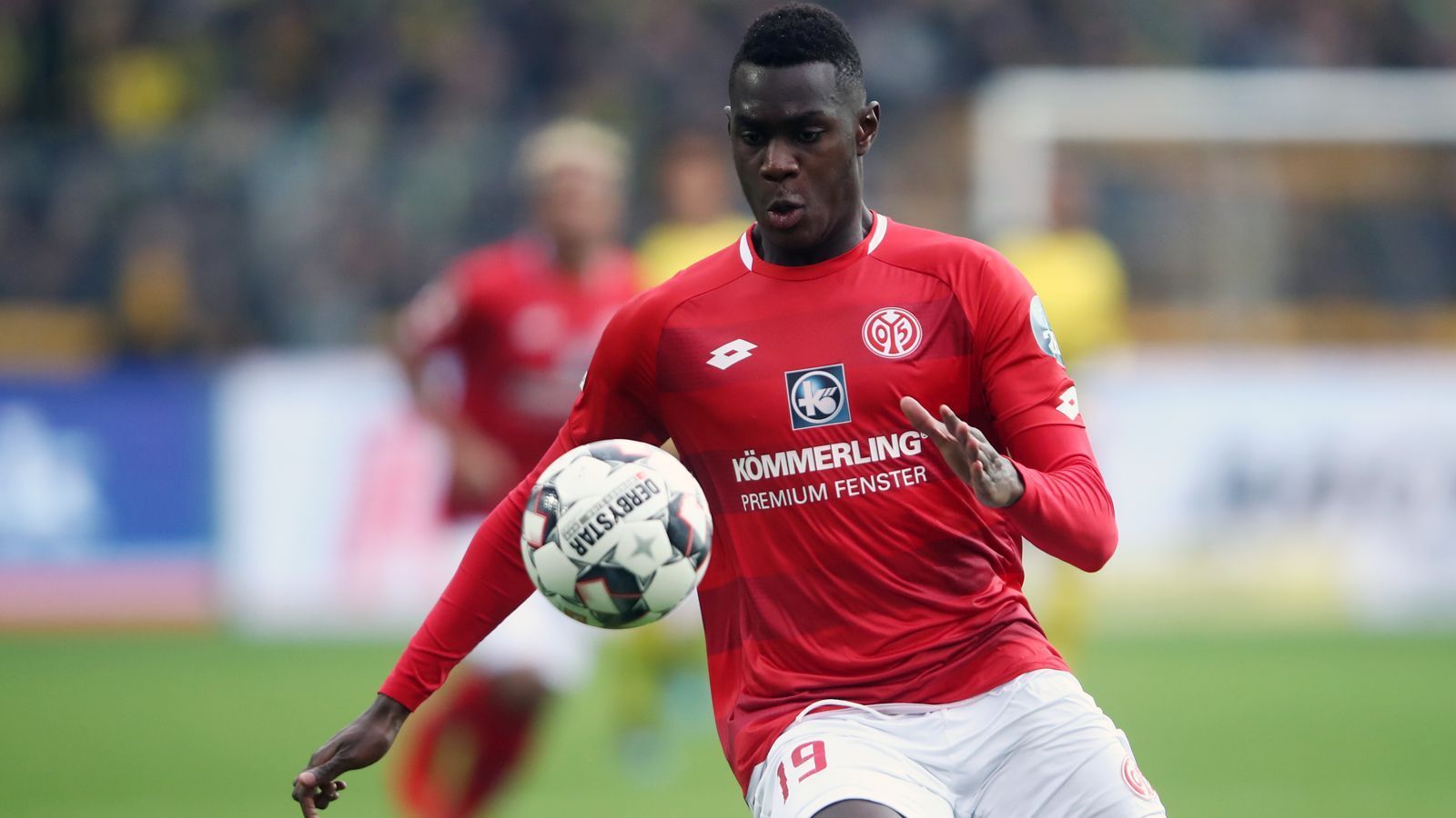 
                <strong>Platz 11 - Moussa Niakhate (1. FSV Mainz 05)</strong><br>
                Zweikampf-Quote: 63,17 ProzentBestrittene Zweikämpfe: 467Saison-Einsätze: 33
              