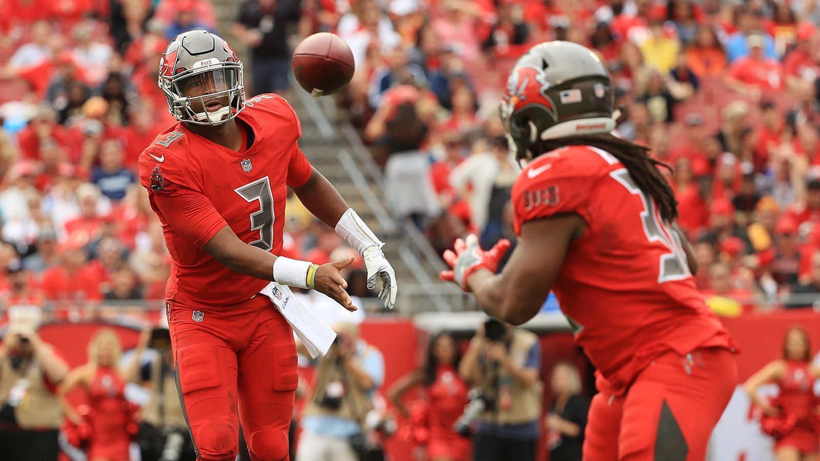 
                <strong>Tampa Bay Buccaneers - 4</strong><br>
                Tampa Bay Buccaneers - 4 Playoff-Teilnahmen in Serie (1999-2002)
              