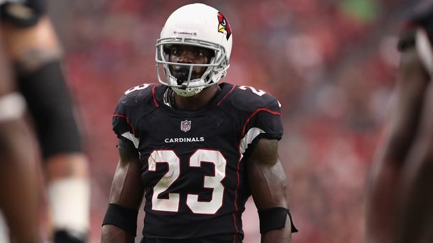 
                <strong>Gewinner: Adrian Peterson (Arizona Cardinals)</strong><br>
                Er kam, sah und war der Mann des Spiels: Der Tausch für einen Pick könnte sich für die Arizona Cardinals mal so richtig lohnen. Peterson ist mit zwei Touchdowns und 134 erlaufenen Yards der Matchwinner beim Sieg gegen die Tampa Bay Buccaneers. Schön für den 32-Jährigen: Nach zuletzt einigen negativen Schlagzeilen sorgt Peterson, der zu den besten Running Backs in der NFL-Geschichte gehört, mal wieder für positive Nachrichten.
              