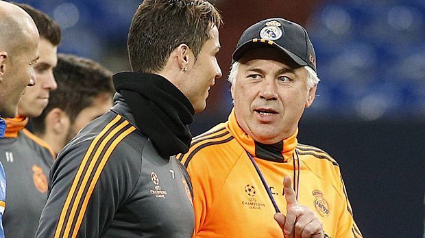 
                <strong>Carlo Ancelotti und Cristiano Ronaldo</strong><br>
                … bei seinem Kurz-Auftritt mimt Ancelotti einen Wissenschaftler, der einen Alien untersuchen soll. Das ist für den Erfolgs-Trainer kein Problem: "Ich tat so, als hätte ich Cristiano Ronaldo vor mir..." Die Szene wurde in Vancouver gedreht - der Heimatstadt von Ancelottis Frau. Kino-Start des Science-Fiction-Films ist im Sommer 2016.
              