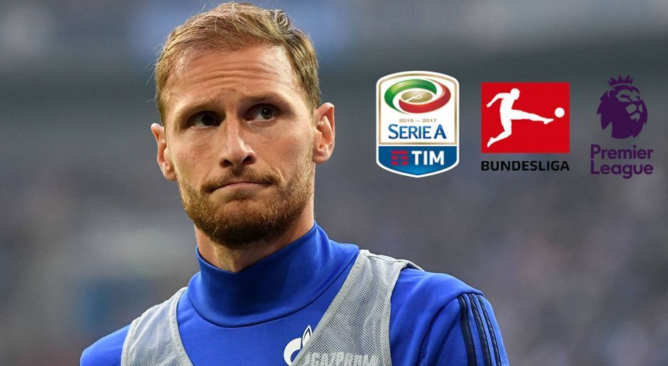 
                <strong>Die Optionen von Benedikt Höwedes</strong><br>
                Als Kapitän beim FC Schalke 04 abgesetzt, zum Ersatzspieler degradiert, im Ausland aber angeblich sehr begehrt. Nach Informationen der "Bild" würde der FC Schalke 04 den Ex-Kapitän ziehen lassen, falls er einen neuen Arbeitgeber präsentiert. Dass es tatsächlich Wechselmöglichkeiten gibt, bestätigte Höwedes zuletzt jedoch selbst. "Klar ist, dass ich durch die überraschende Absetzung als Kapitän Anfragen von anderen Klubs erhalten habe", sagte er der "Funke Mediengruppe". ran.de zeigt die möglichen Wechseloptionen, die Weltmeister und DFB-Nationalspieler Benedikt Höwedes bis zum Ende der Sommertransfer-Periode noch wahrnehmen könnte.
              