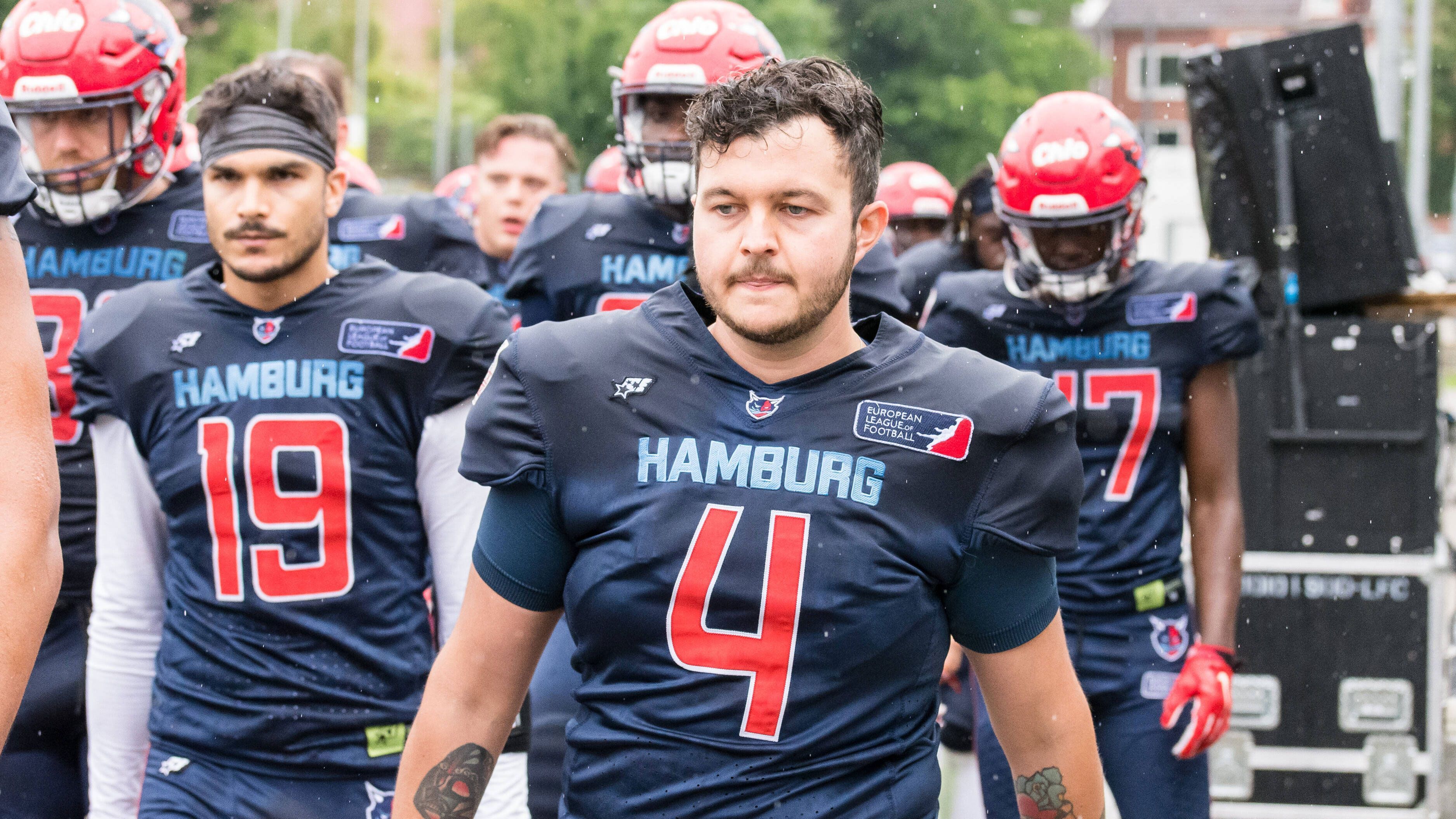 
                <strong>Phillip Friis Andersen (Hamburg Sea Devils)</strong><br>
                Phillip Friis Andersen gehörte 2019 dem Kader der Tampa Bay Buccaneers an, er machte aber kein Spiel in der NFL. Nun versucht der dänische Kicker sein Glück in Hamburg.
              