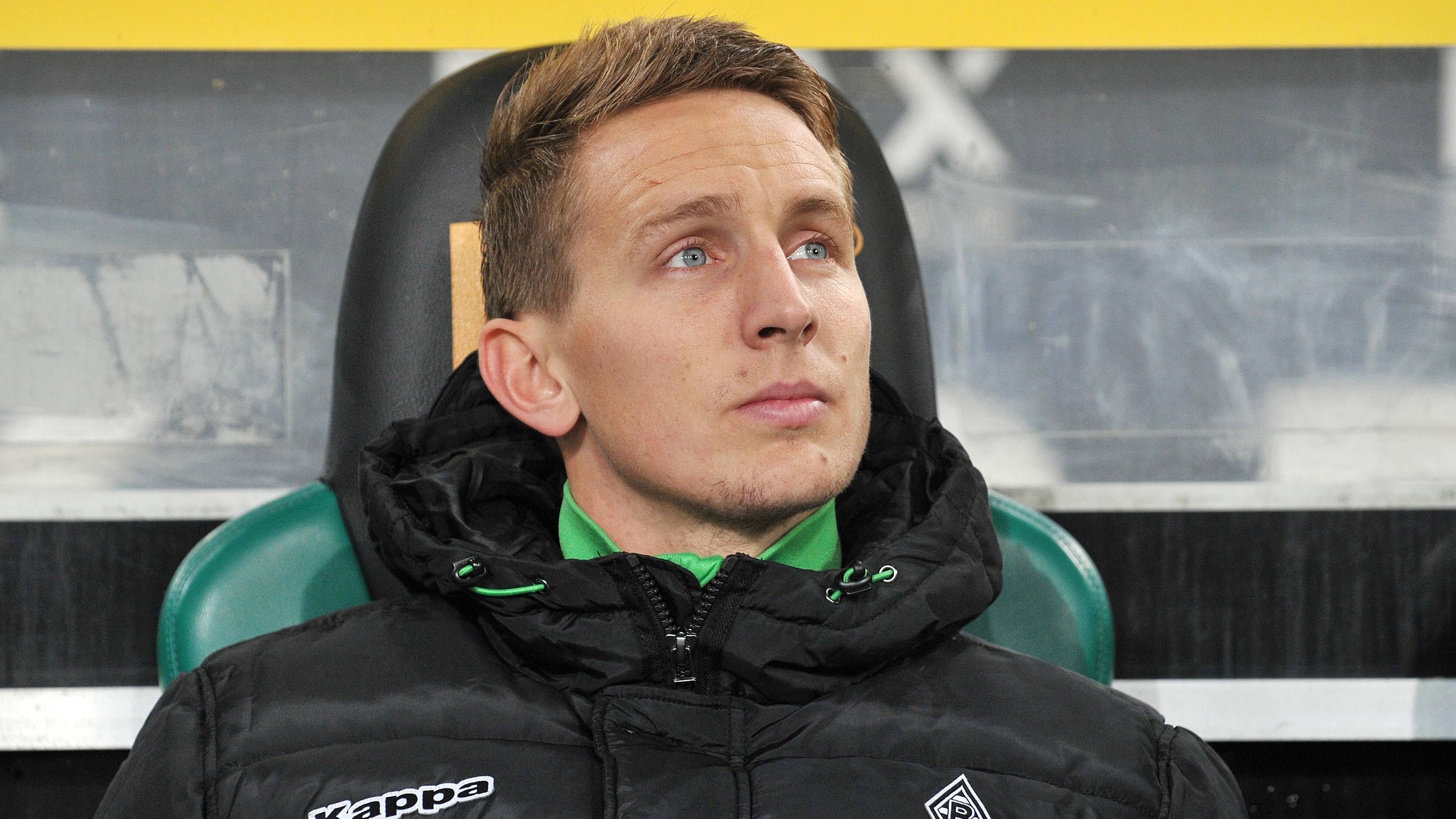 <strong>Flop-Transfer: Luuk de Jong<br></strong>Als sehr teures Missverständnis sollte sich der Kauf des Niederländers herausstellen. Satte zwölf Millionen gab Eberl für den Stürmer vom FC Twente aus, so viel wie noch nie für einen Spieler bis dato. Doch de Jong war eher auf der Ersatzbank als auf dem Feld zu finden. Für weniger als die Hälfe gab ihn Gladbach zwei Jahre nach Eindhoven ab. Mit der PSV ärgerte er den BVB in dieser Champions-League-Saison.