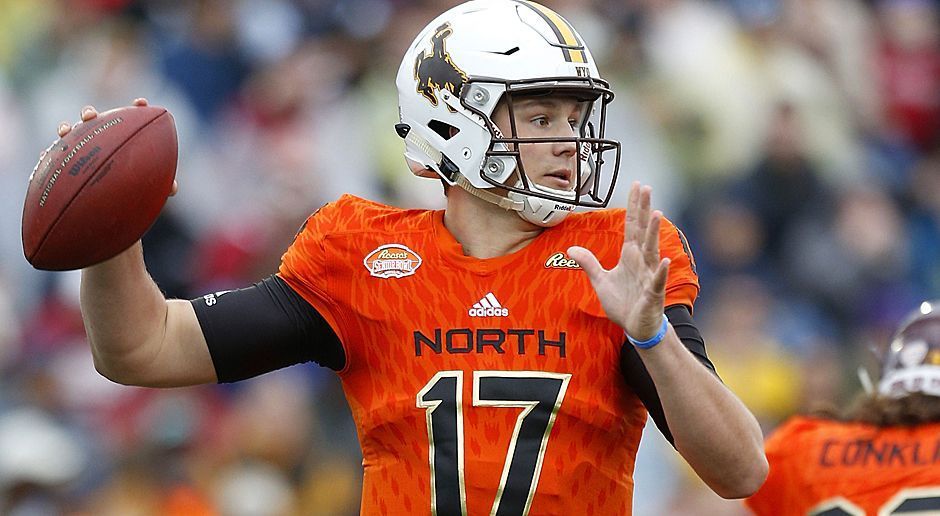 
                <strong>1. Pick - Cleveland Browns: QB Josh Allen</strong><br>
                Die Browns brauchen wieder mal einen Quarterback und für mich ist Allen 'The one to go'. Er hat einen starken Arm, einen Quick Release (ähnlich wie Tom Brady) und den Mumm, jeden langen Pass zu werfen. Genau wie Carson Wentz ist er lange unterschätzt worden und hat in einem kleinen College angefangen, bevor er von Wyoming entdeckt wurde. Allen ist mental stark, hat jedoch nur 56 Prozent seiner Pässe an den Mann gebracht. Aber: Brett Favre hatte auch nur 52 Prozent im College und jeder weiß, was aus ihm geworden ist.
              