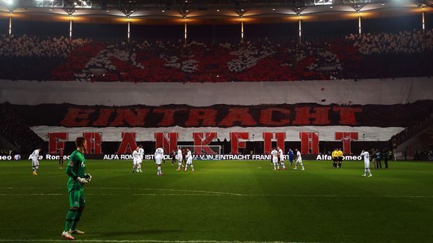 
                <strong>Platz 7: Eintracht Frankfurt</strong><br>
                Platz sieben geht an Eintracht Frankfurt. Die Hessen stoppten, wie auch im Vorjahr, den Dauerkartenverkauf bei 26.000. 
              