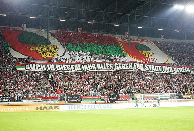 
                <strong>FC Augsburg</strong><br>
                In Augsburg huldigt man nicht nur den Verein, sondern gleich die ganze Stadt. 
              