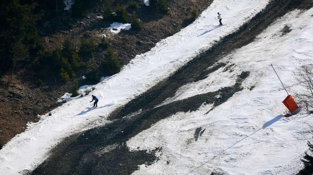 Immer weniger Schnee – wie hier in&nbsp;Meribel (Frankreich)&nbsp;– veranlasst nun das französische Winterskigebiet La Sambuy zur endgültigen Schließung seiner Lifte.