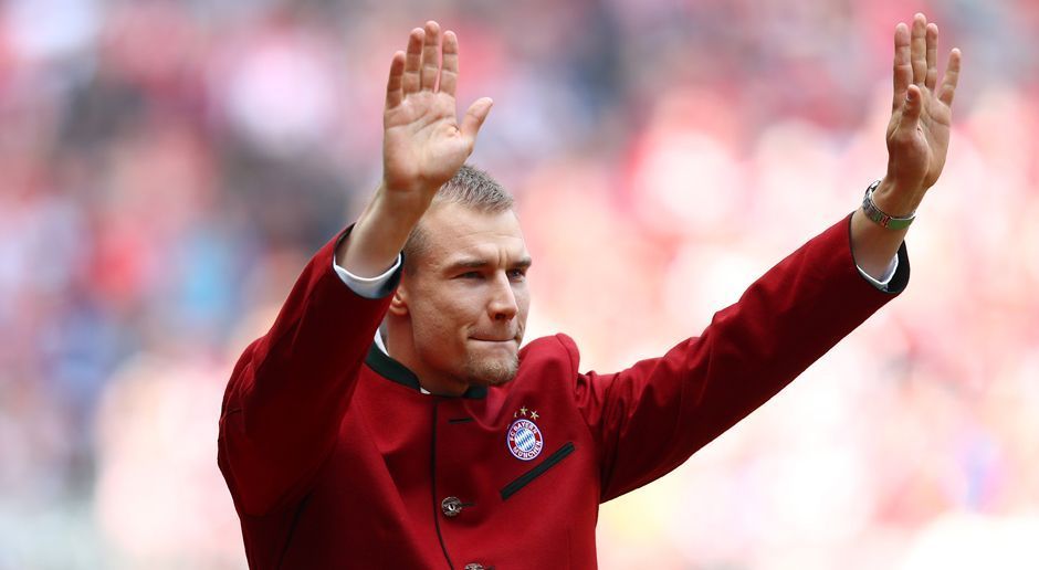 
                <strong>Holger Badstuber</strong><br>
                Abwehr: Holger Badstuber - FC Bayern München, 9 Jahre. Keine Verletzung konnte den Innenverteidiger so weit zurückschlagen, dass er den Klub danach verlassen musste. Im Gegenteil: Die Bayern haben immer an Badstuber festgehalten und ihn in seinen schwierigen Situationen unterstützt. 
              