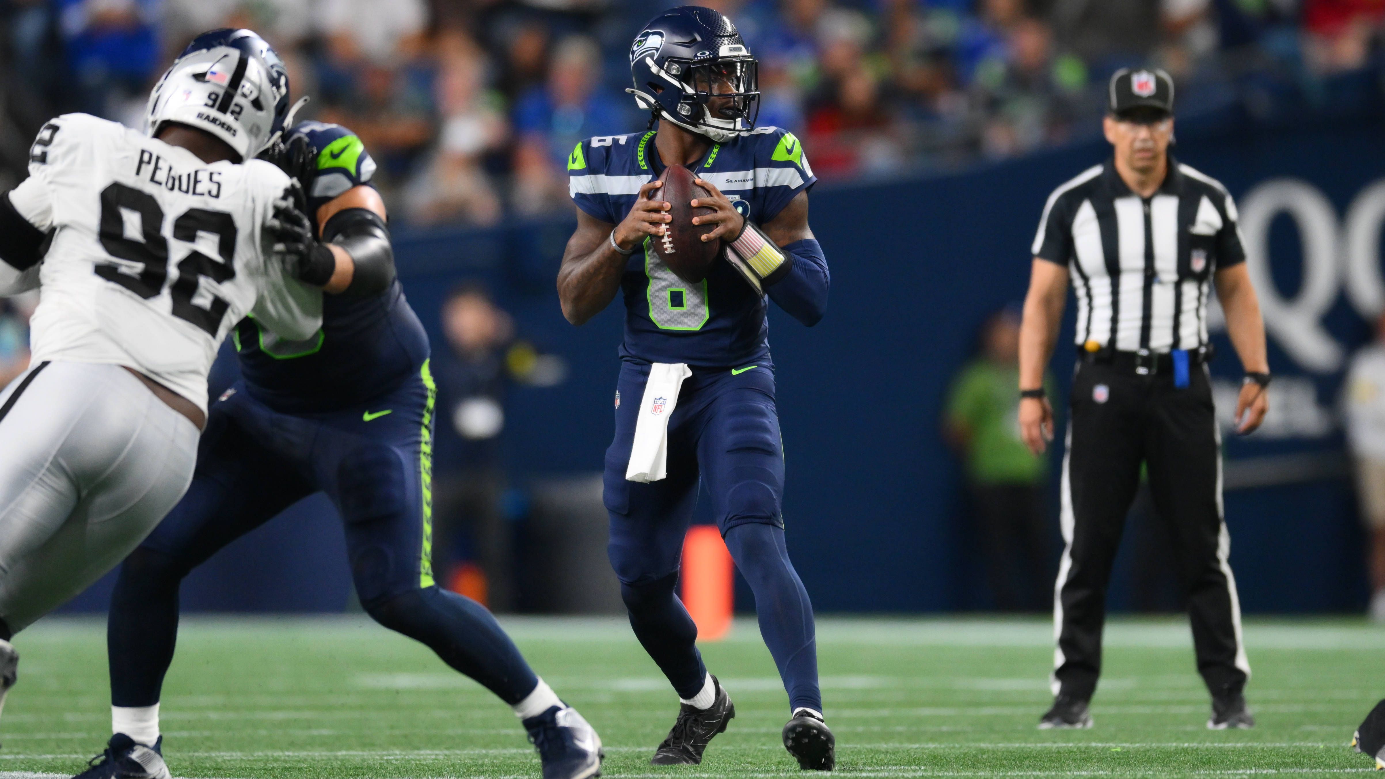 <strong>Jalen Milroe (Seattle Seahawks)</strong> <br>Der Drittrundenpick der Seahawks zeigte auf der Gegenseite eine solide Leistung: 6 von 10 Pässen für 61 Yards. Noch stärker präsentierte er sich im Laufspiel mit drei Runs über insgesamt 38 Yards.