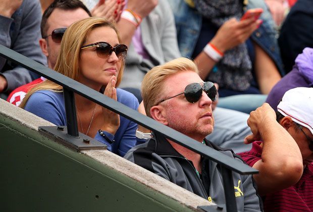 
                <strong>Novak Djokovic wütet in Roland Garros</strong><br>
                Aber nicht nur Becker (rechts) ist ganz relaxt, auch Djokovics Freundin Jelena Ristic (links) ist völlig entspannt.
              