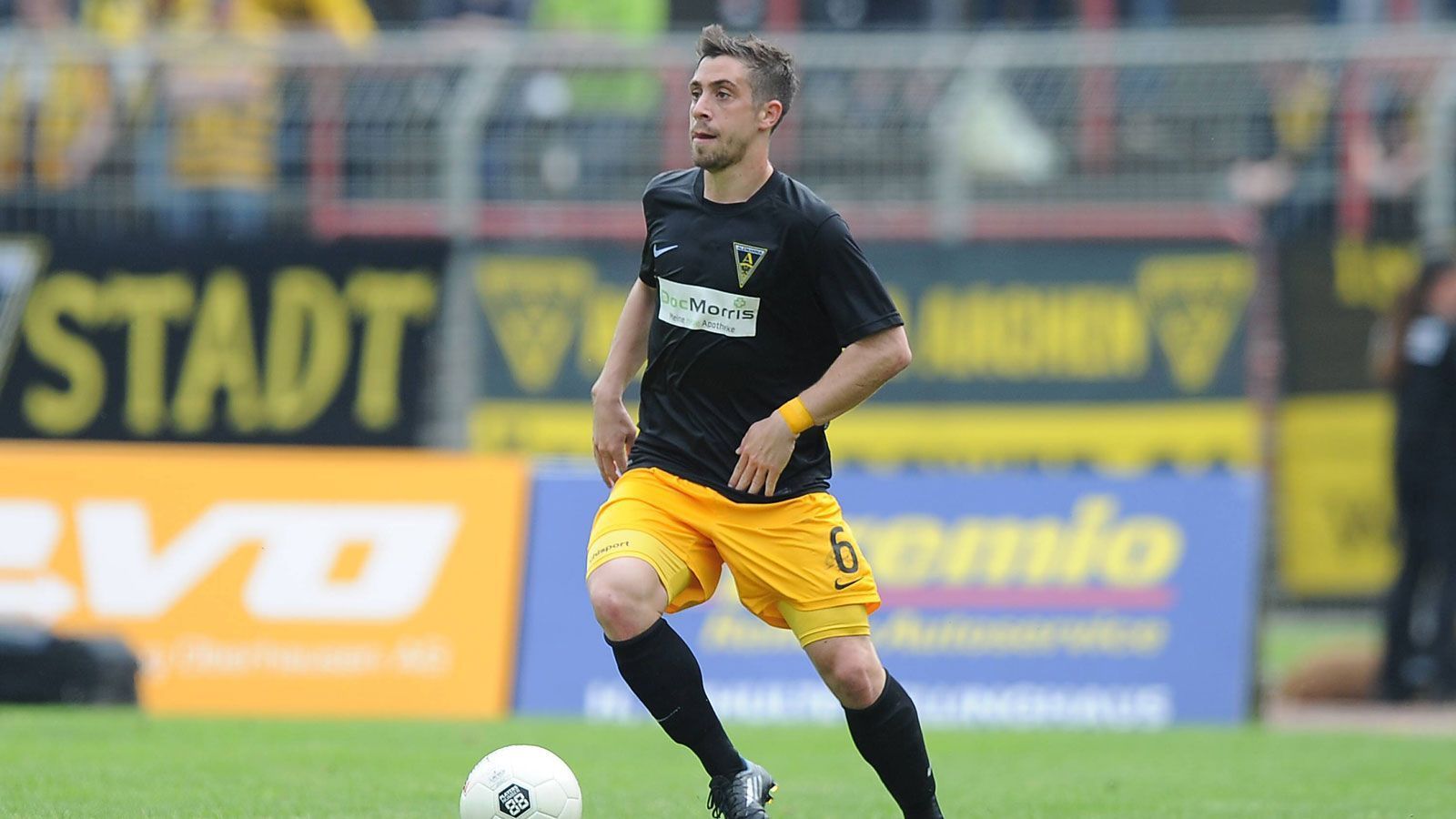 
                <strong>Marco Neppe</strong><br>
                Selbiges gilt übrigens auch für Marco Neppe. Ähnlich wie Zelichowski ist der Leiter der Scouting-Abteilung des FC Bayern München bislang seltener in der Öffentlichkeit in Erscheinung getreten. Nach seinem Karriereende im Jahr 2014 schloss er sich als Scout dem deutschen Rekordmeister an, im Sommer 2017 folgte schließlich die Beförderung.
              