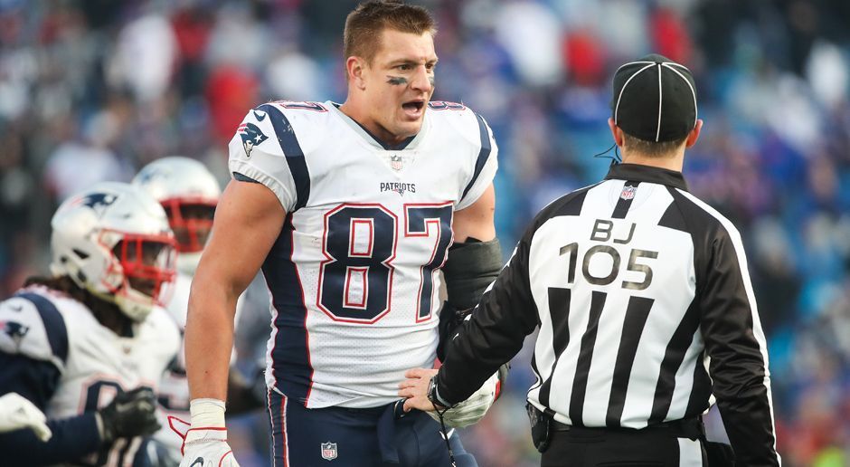 
                <strong>Gronkowski für ein Spiel gesperrt</strong><br>
                Für Rob Gronkowski heißt es am 14. Spieltag zuschauen. Aufgrund eines übertrieben harten und viel zu späten Hits im Spiel gegen die Buffalo Bills hatte die NFL den Tight End der Patriots für ein Spiel gesperrt. Die Höhe der Geldstrafe steht offiziell noch nicht fest. Sicher ist aber, dass "Gronk" eine ordentliche Summe an Gehalt einbüßen wird. ran.de erklärt, warum.
              