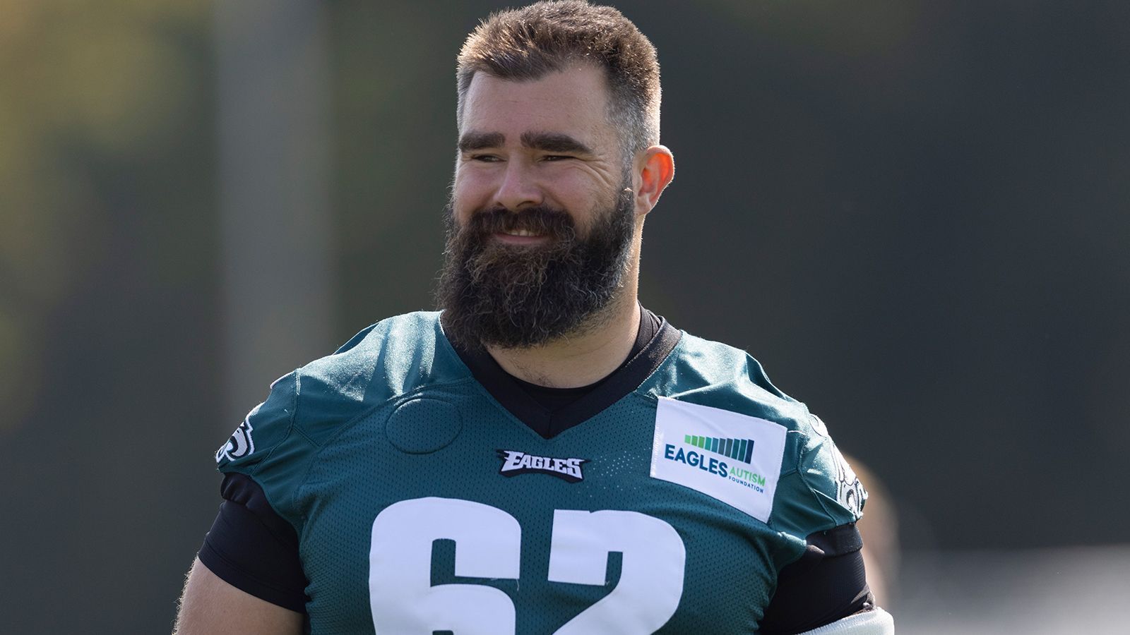 
                <strong>Jason Kelce Madden Rating: 91</strong><br>
                ran-Sicht: Zu hochDer Dreh- und Angelpunkt der Philadelphia Eagles gehört immer noch zu den besseren Centern der Liga. Doch der Zahn der Zeit nagt an Jason Kelce. 54 Pressures und sechs zugelassene Sacks über die letzten zwei Jahre sind zu viel, um eine 91er-Bewertung zu rechtfertigen. Kelce bringt durch seine Erfahrung und guten Fähigkeiten Stabilität in die Offensive Line der Eagles, aber nicht mehr auf einem elitären Niveau. ran-Rating: 
              