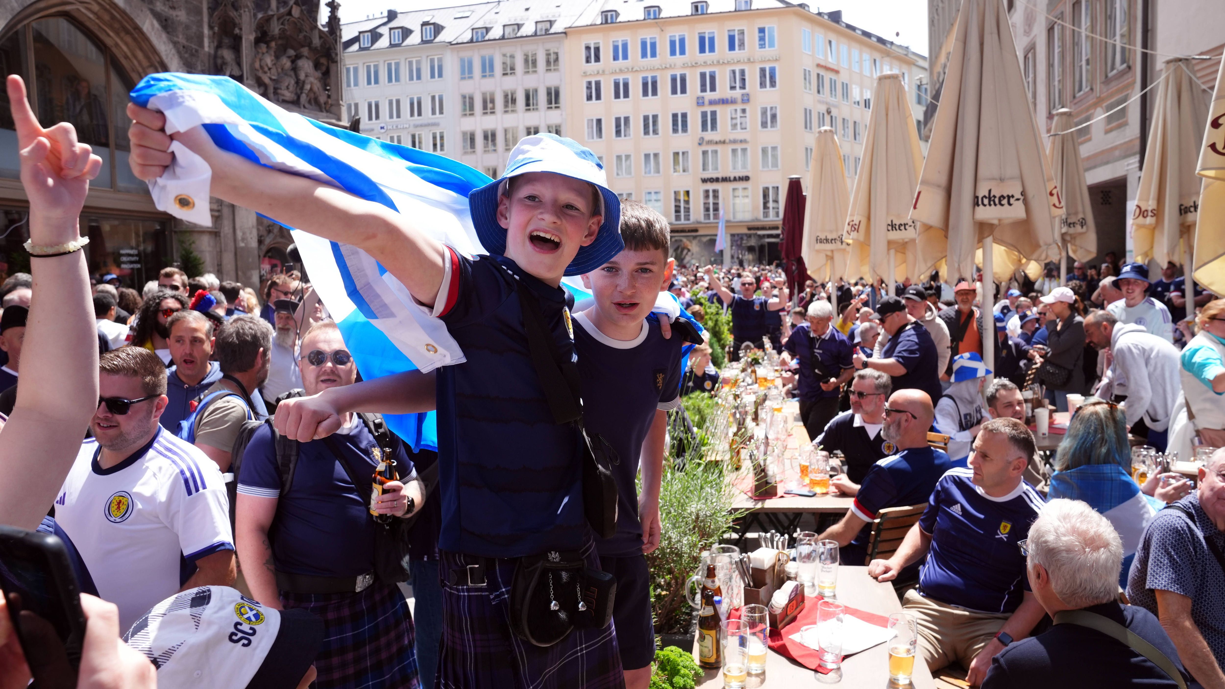 <strong>EM-Auftakt in Bildern</strong><br>Auch die jungen Fans zeigten sich von ihrer besten Seite - und feierten wie die Großen.