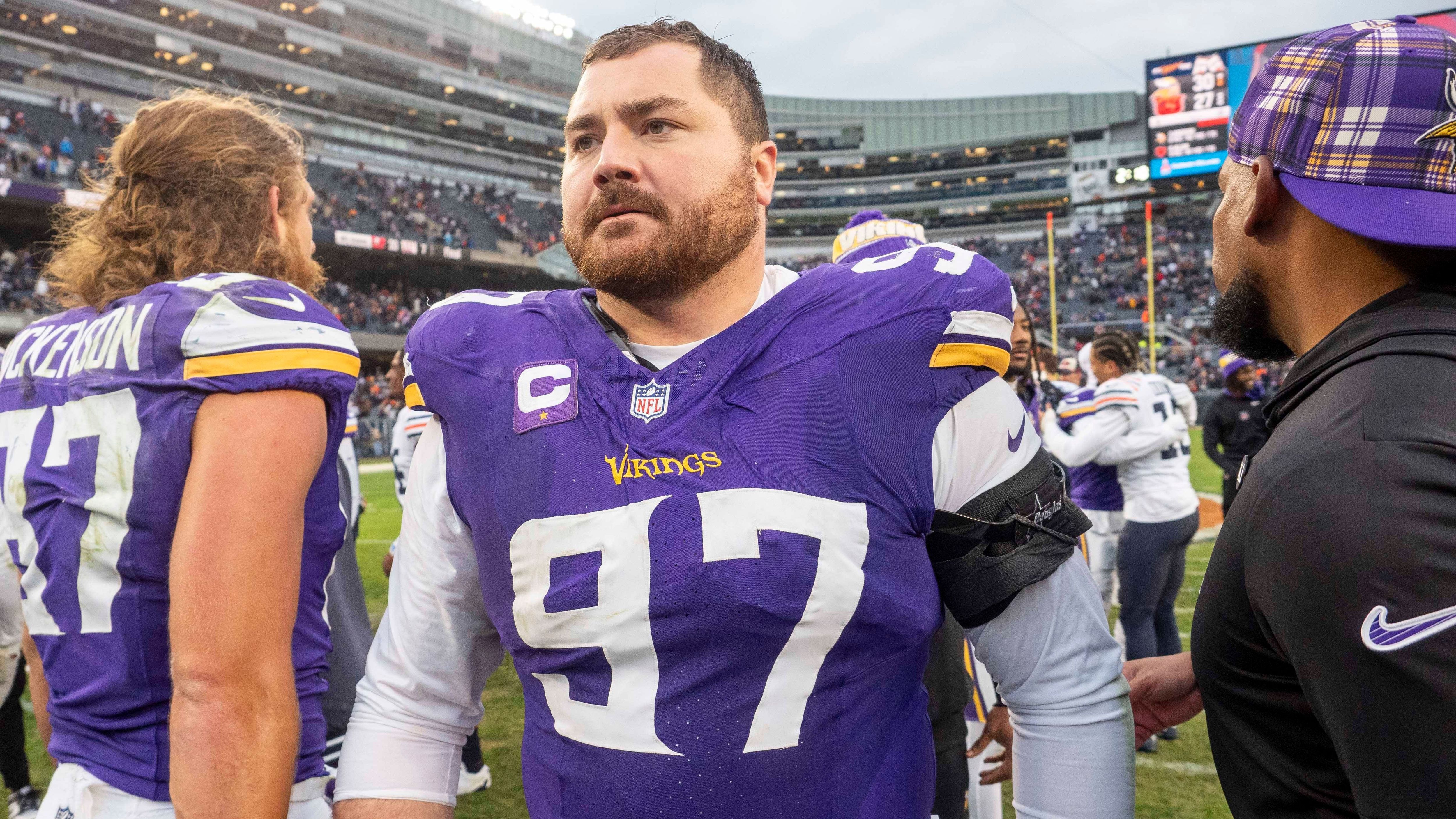 <em><strong>Harrison Philips (New York Jets)</strong><br>In einem Trade-Doppelschlag haben die New York Jets ihre Defensive Line verstärkt. Von den Minnesota Vikings haben sich die Jets die Dienste von Defensive Tackle Harrison Philips gesichert. Der 29-Jährige wechselt für einen Sechstrundenpick 2026 sowie einen Sechst- und Siebtrundenpick 2027 in den Big Apple. Zudem übernehmen die Vikings rund die Hälfte seines Gehalts. Zuvor...</em>