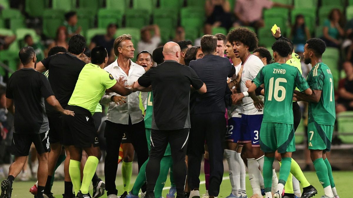 Rudelbildunng beim Spiel USA gegen Saudi-Arabien
