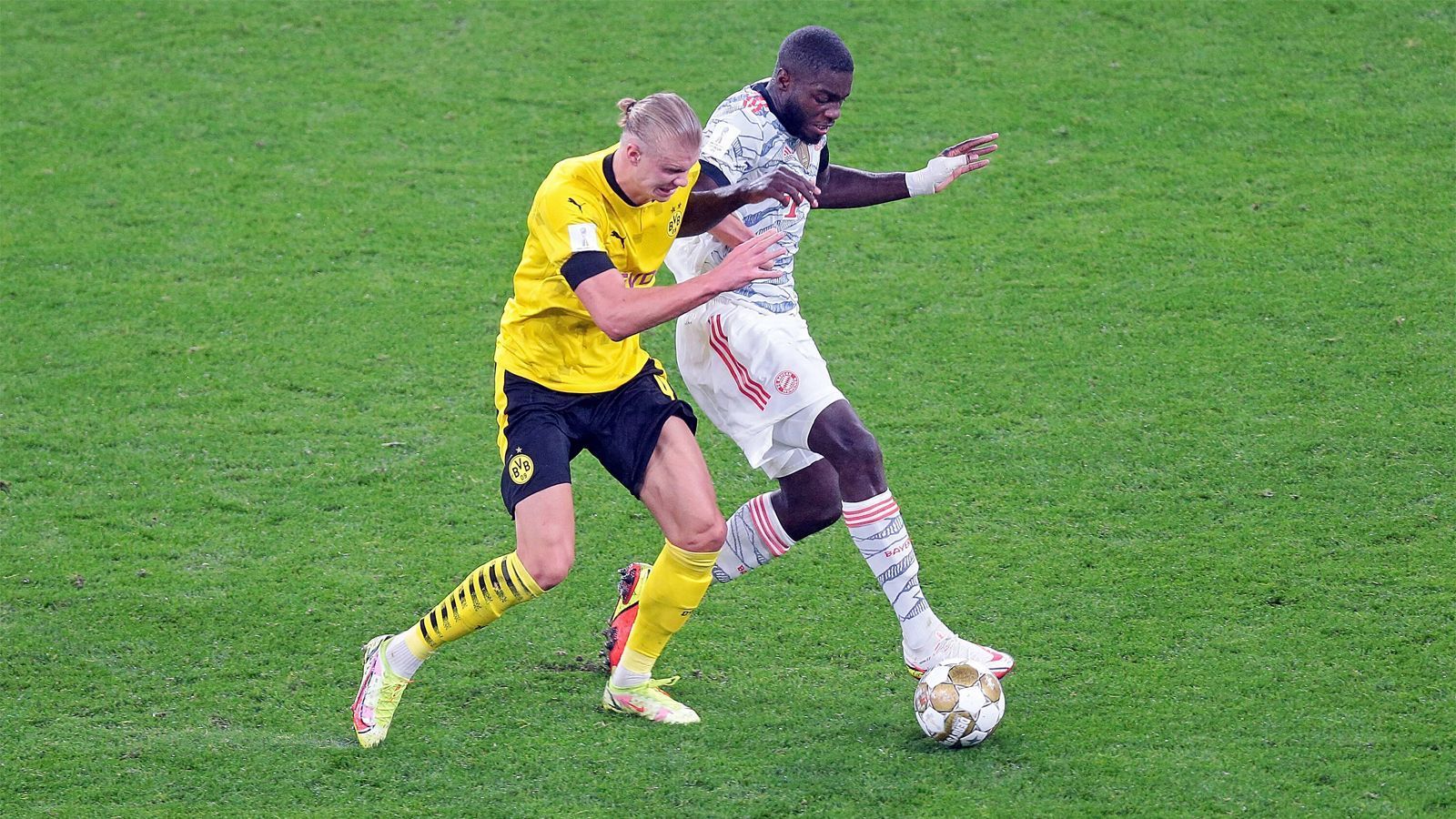 
                <strong>Dayot Upamecano (FC Bayern München)</strong><br>
                Nach seinem wackeligen Auftritt in Mönchengladbach, zeigt sich der Franzose im Supercup deutlich verbessert. Kocht Haaland anfangs gut ab und macht einen souveränen Eindruck. Im zweiten Durchgang dann mit etwas mehr Problemen, unter dem Strich aber ein solider Auftritt des Neuzugangs. ran-Note: 2
              