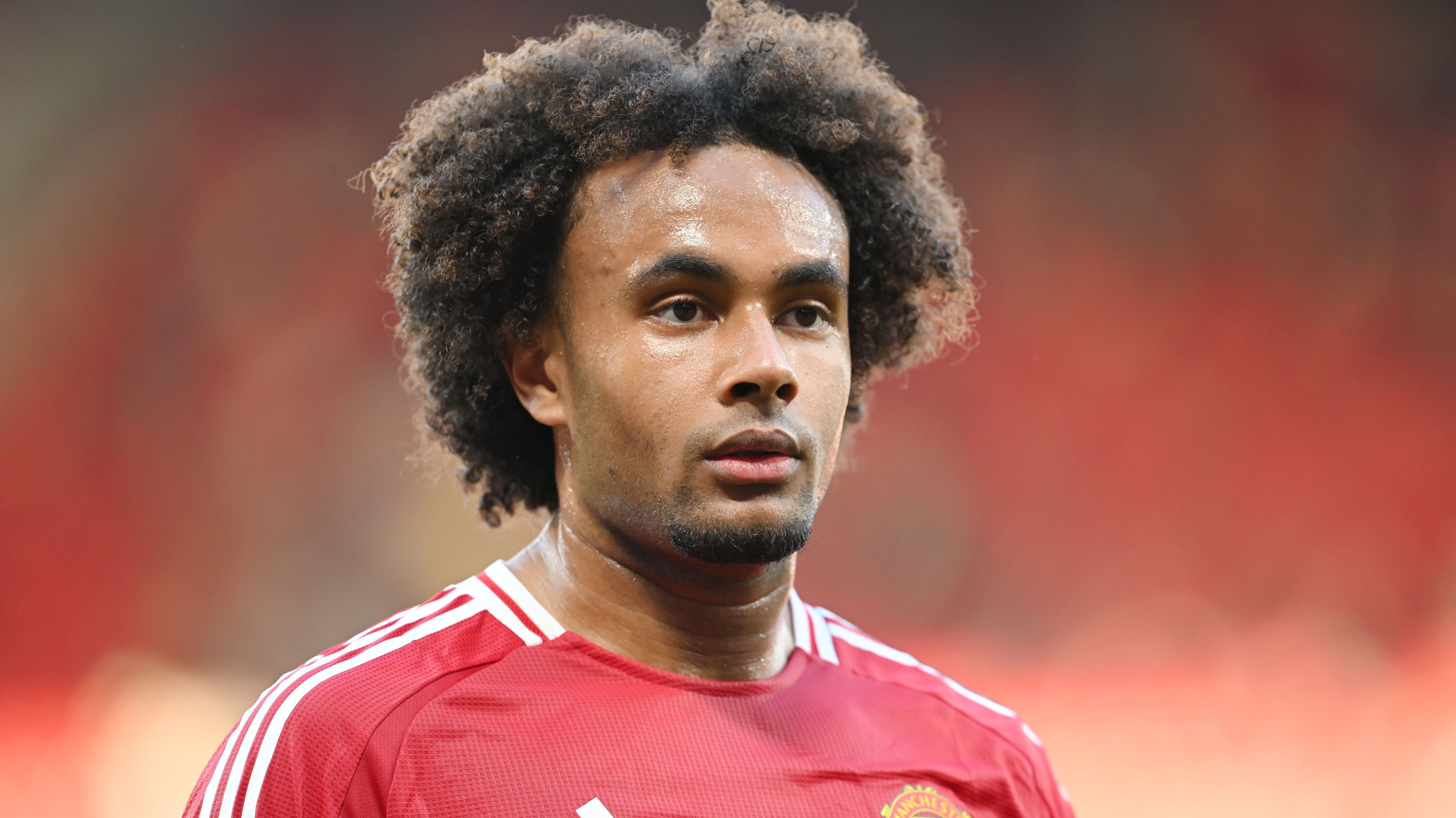 <strong>Joshua Zirkzee (Manchester United)</strong><br>Einmal mehr hieß es bei Manchester United vor der Saison, er sei das fehlende Puzzlestück für Erik ten Hags System - einmal mehr entwickelt sich ein teurer Einkauf zum Flop. Die Rede ist von Ex-Bayern-Stürmer Joshua Zirkzee, der die Offensive der "Red Devils" für 42,5 Millionen Euro wieder konkurrenzfähig machen sollte. Im Sommer gekommen, bereut der Youngster seine Wechselentscheidung laut "calciomercato" jedoch schon...