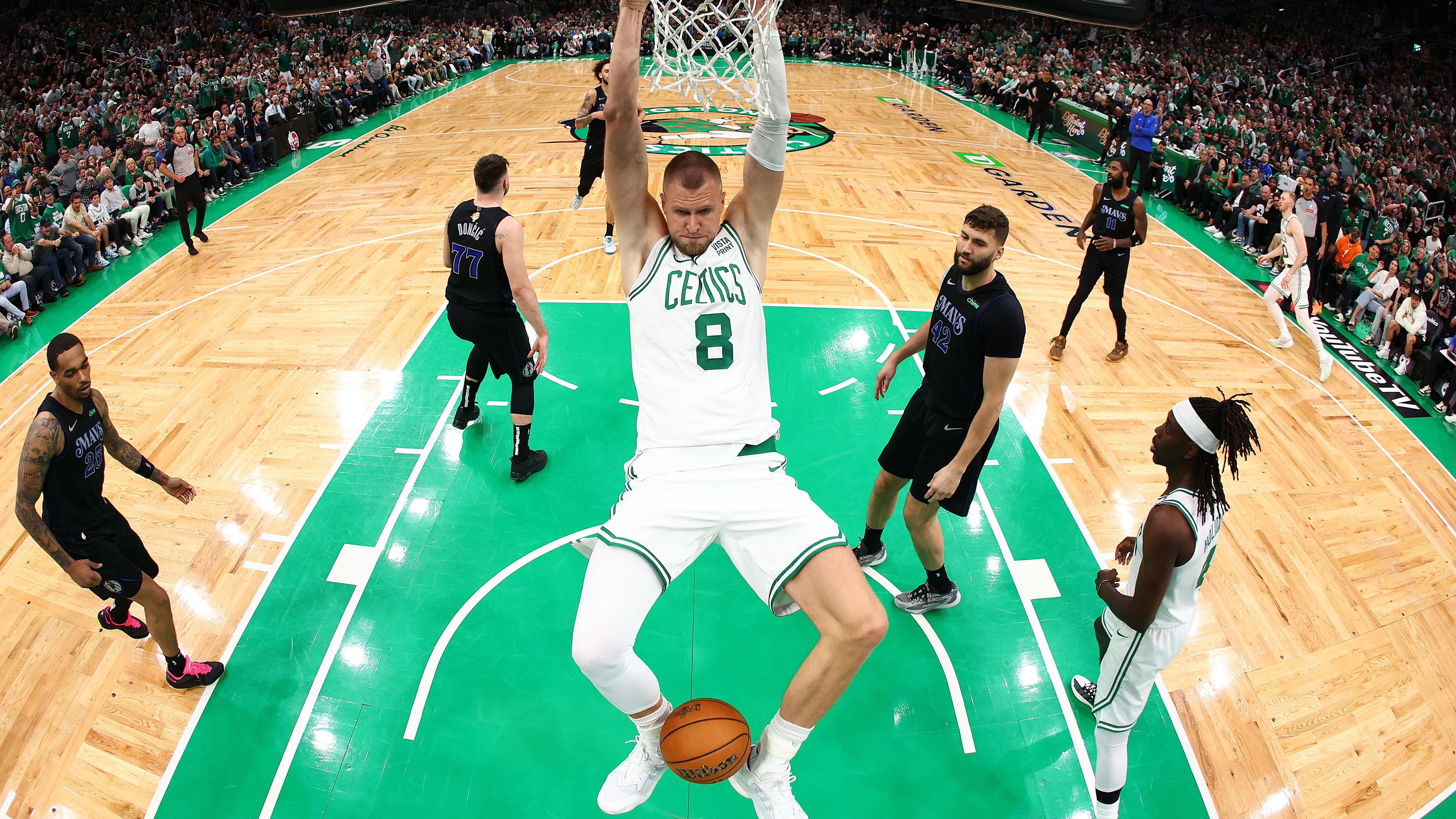 Nach seiner Einwechslung in Spiel 1 drehte sich umgehend das Momentum auf die Seite der Kelten. 20 Punkte, 6 Rebounds und 3 Blocks in gerade einmal 20 Minuten Spielzeit sind ein Brett! Zudem erschwerte er die Würfe der Mavericks konstant, weswegen allein seine Präsenz als Shotblocker in der Zone Würfe verändert.