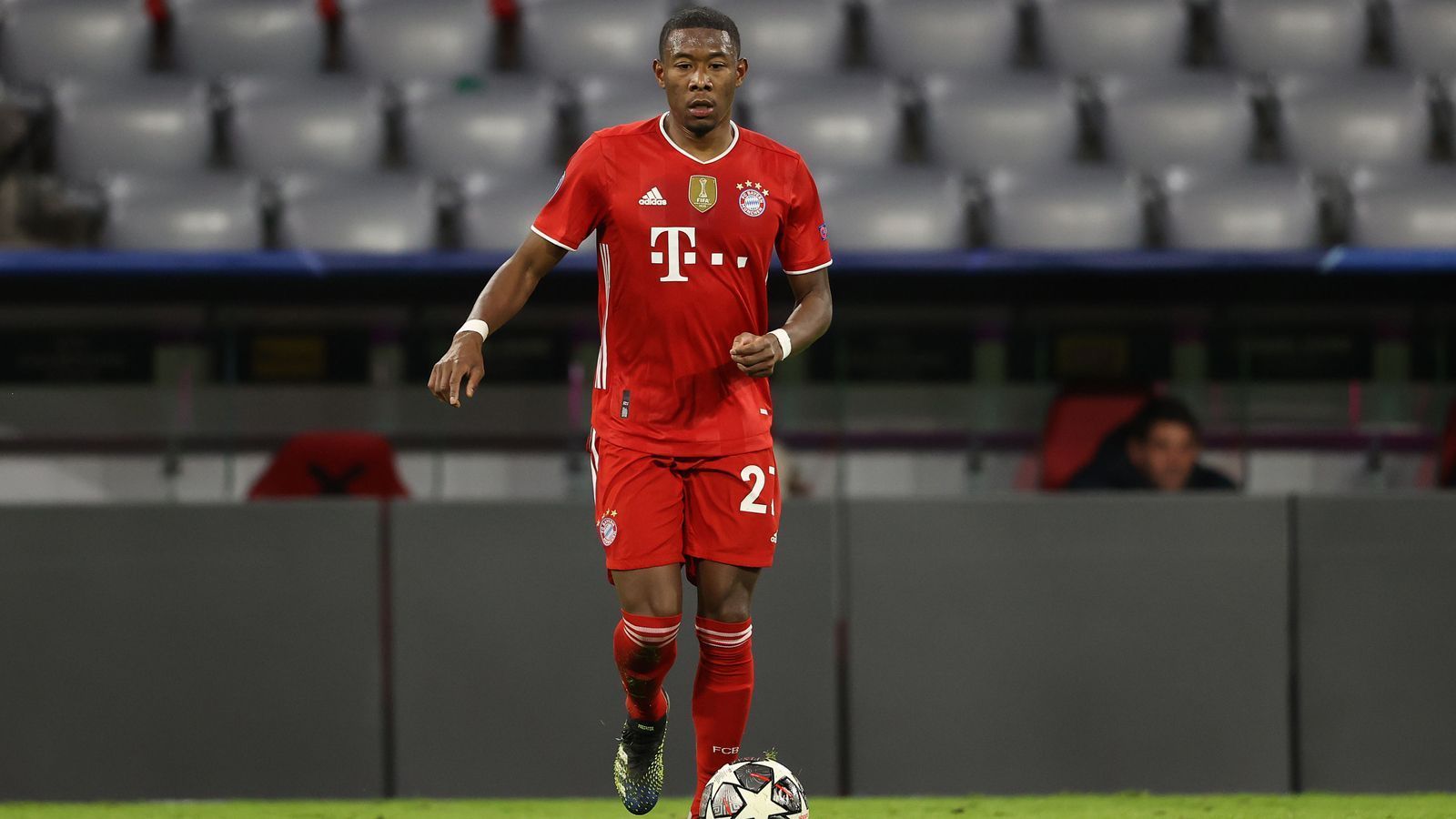 
                <strong>David Alaba</strong><br>
                Auch bei Boatengs Noch-Mannschaftskollegen David Alaba ist schon eine Entscheidung gefallen. Der Österreicher, der mit dem FCB bislang unter anderem neun Meisterschaften und zwei Champions-League-Titel einfuhr, wird die Münchner auf eigenen Wunsch hin mit Ablauf seines Vertrages im Sommer verlassen. Doch auch dieser Abgang ging nicht ohne Nebengeräusche über die Bühne. Im Laufe der Verhandlungen bezeichnete Uli Hoeneß Alabas Berater Pini Zahavi als "geldgierigen Piranha". Bayern-Boss Karl-Heinz Rummenigge stellte nach der gescheiterten Vertragsverlängerung klar, dass es für Alaba kein Absschiedsspiel geben werde, denn: "Das Abschiedsspiel hätten wir ihm geschenkt, wenn er seine Karriere hier beendet hätte."
              