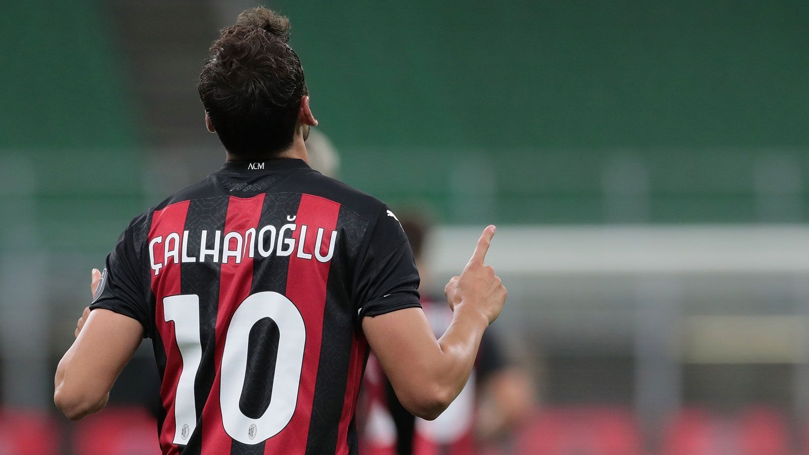 
                <strong>Hakan Calhanoglu (26)</strong><br>
                Aktueller Verein: AC Mailand - Position: Offensives Mittelfeld - Marktwert: 35 Millionen Euro
              