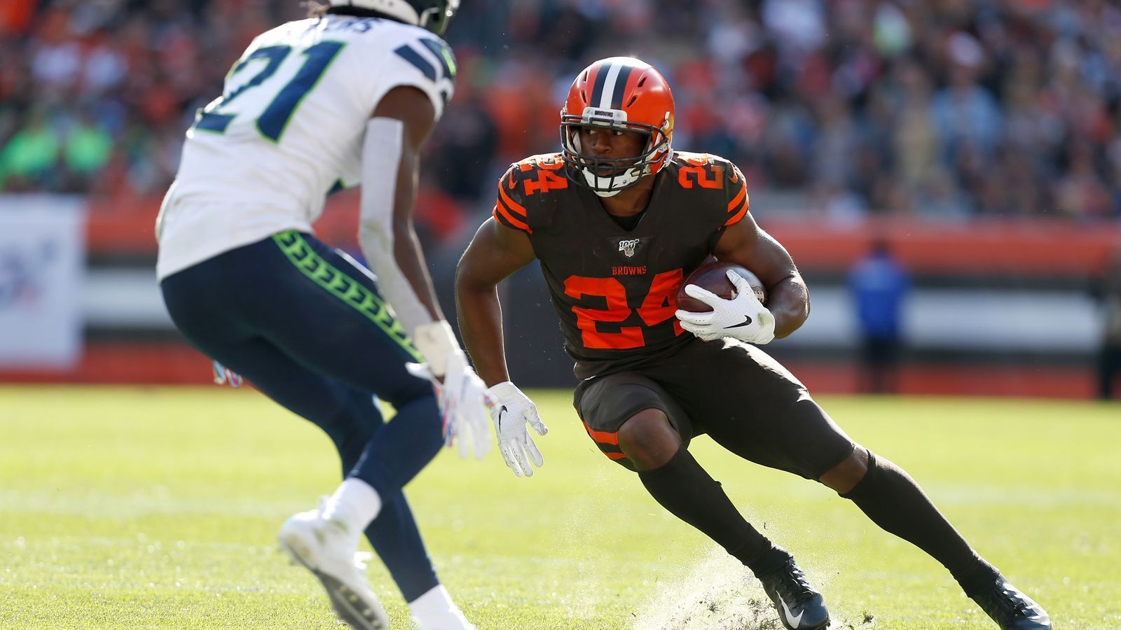 
                <strong>Running Back: Nick Chubb</strong><br>
                Nick Chubb, der Running Back der Cleveland Browns, lief gegen die Seattle Seahawks ganze 20 Mal und erzielte dabei 122 Rushing Yards und zwei Touchdowns. Durchschnittlich 6.1 Yards pro Lauf sind Chubb zweitbester Saison-Wert.Gesamtpunktzahl: 23
              