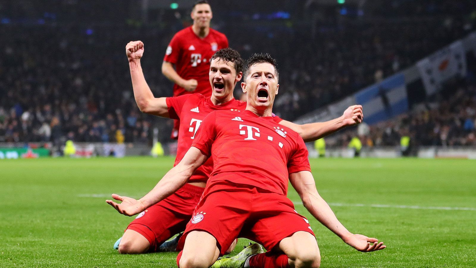 
                <strong>Platz 10: FC Bayern München</strong><br>
                Quo vadis, FCB? Seit dem 7:2 bei Tottenham ist der Wurm drin, die Münchner reihten mehrere schwache Spiele aneinander mit dem Tiefpunkt Frankfurt. Der Trainer ist weg, jetzt sind die Spieler am Zug. Ein Trainerwechsel kann befreiend wirken und mit Piräus kommt ein zweitklassiger Gegner zum Debüt von Chefcoach Hansi Flick nach München. Angesichts des Negativtrends der vergangenen Wochen belegen die Bayern aber nur den letzten Platz unseres Power-Rankings - trotz neun Punkten aus drei Champions-League-Spielen.
              