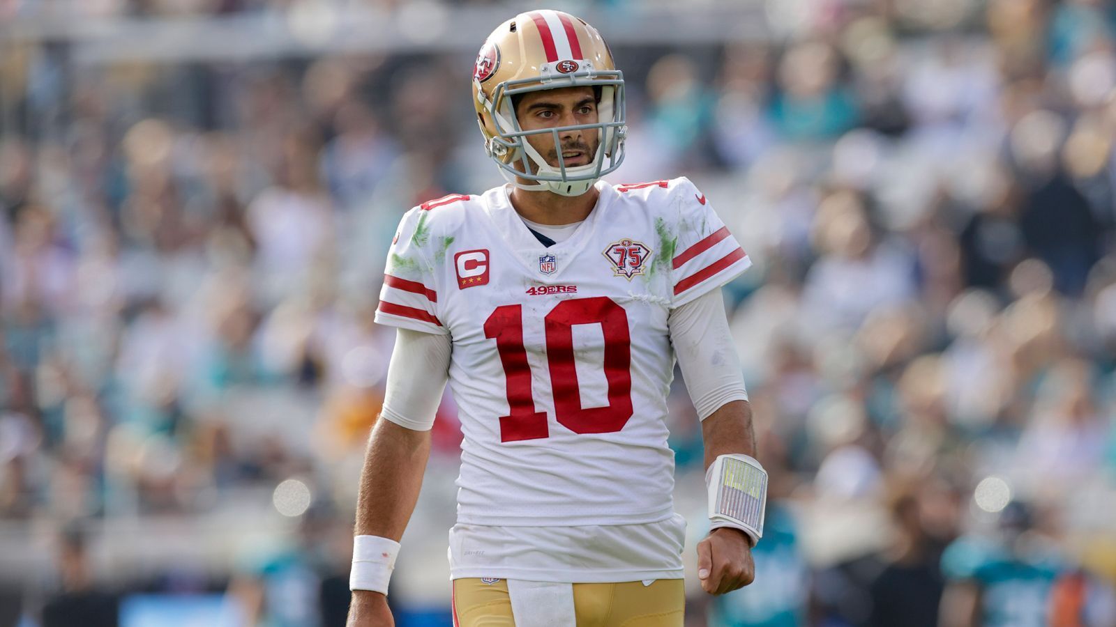 
                <strong>Bei welchem Team spielt Jimmy Garoppolo 2022? </strong><br>
                Seitdem die San Francisco 49ers im Draft 2021 den jungen Quarterback Trey Lance an Nummer drei in der ersten Runde gezogen haben, gibt es Gerüchte über einen Abgang von Starter Jimmy Garoppolo. Doch in dieser Saison darf der Routinier noch starten, aber wie sieht das im nächsten Jahr aus? ran zeigt die Teams, für die der ehemalige Lehrling von Tom Brady interessant werden könnte.
              