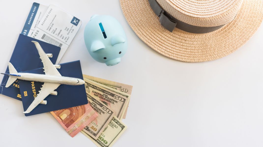 Ein Urlaub ist immer mit Kosten verbunden - doch wie hält man diese möglichst gering? 
