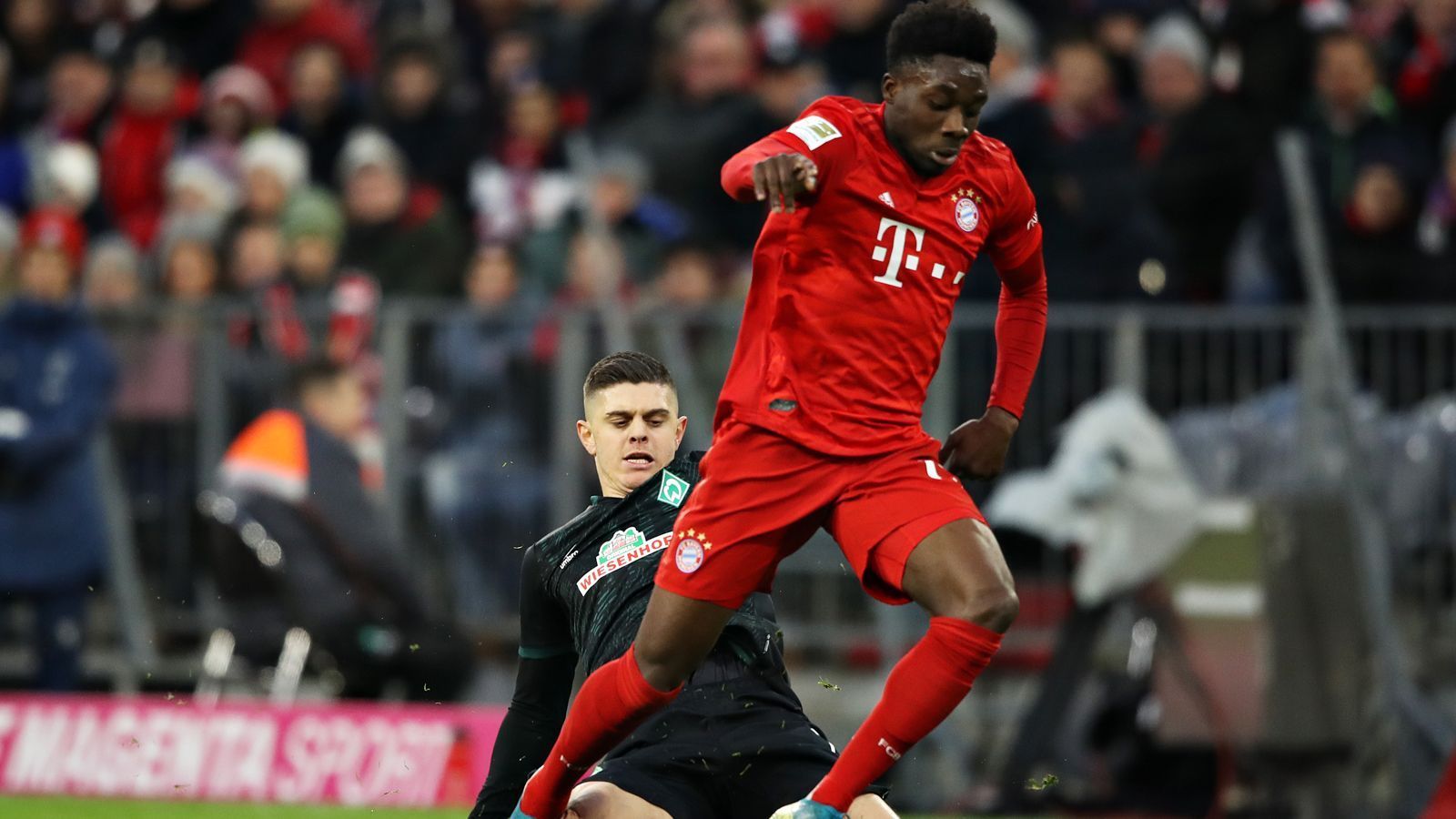 
                <strong>Alphonso Davies</strong><br>
                Von Anpfiff weg bringt der Senkrechtstarter seine Geschwindigkeit gewinnbringend ein. Es fehlt allerdings oft an der nötigen Präzision. Immerhin belebt er die linke Seite. ran-Note: 2
              