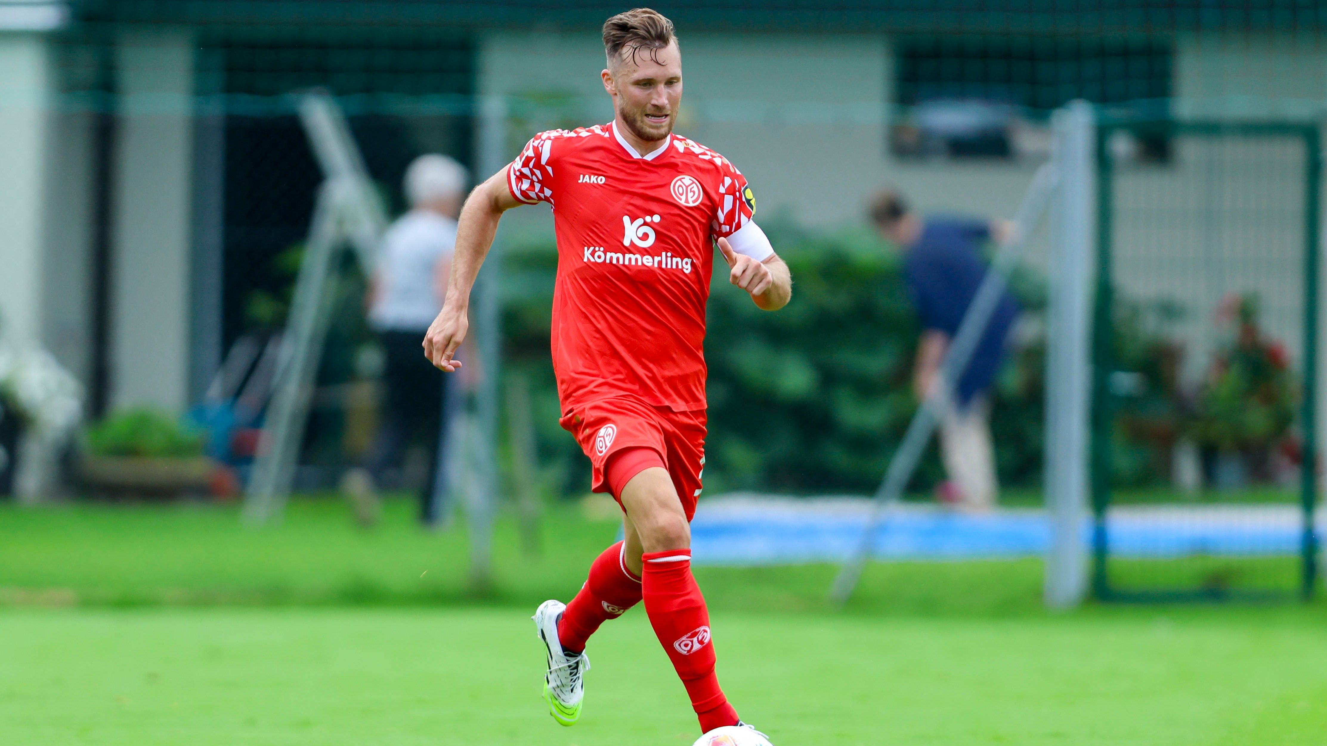 <strong>1. FSV Mainz 05:</strong> <strong>Silvan Widmer</strong><br>Kapitän seit Sommer 2022.