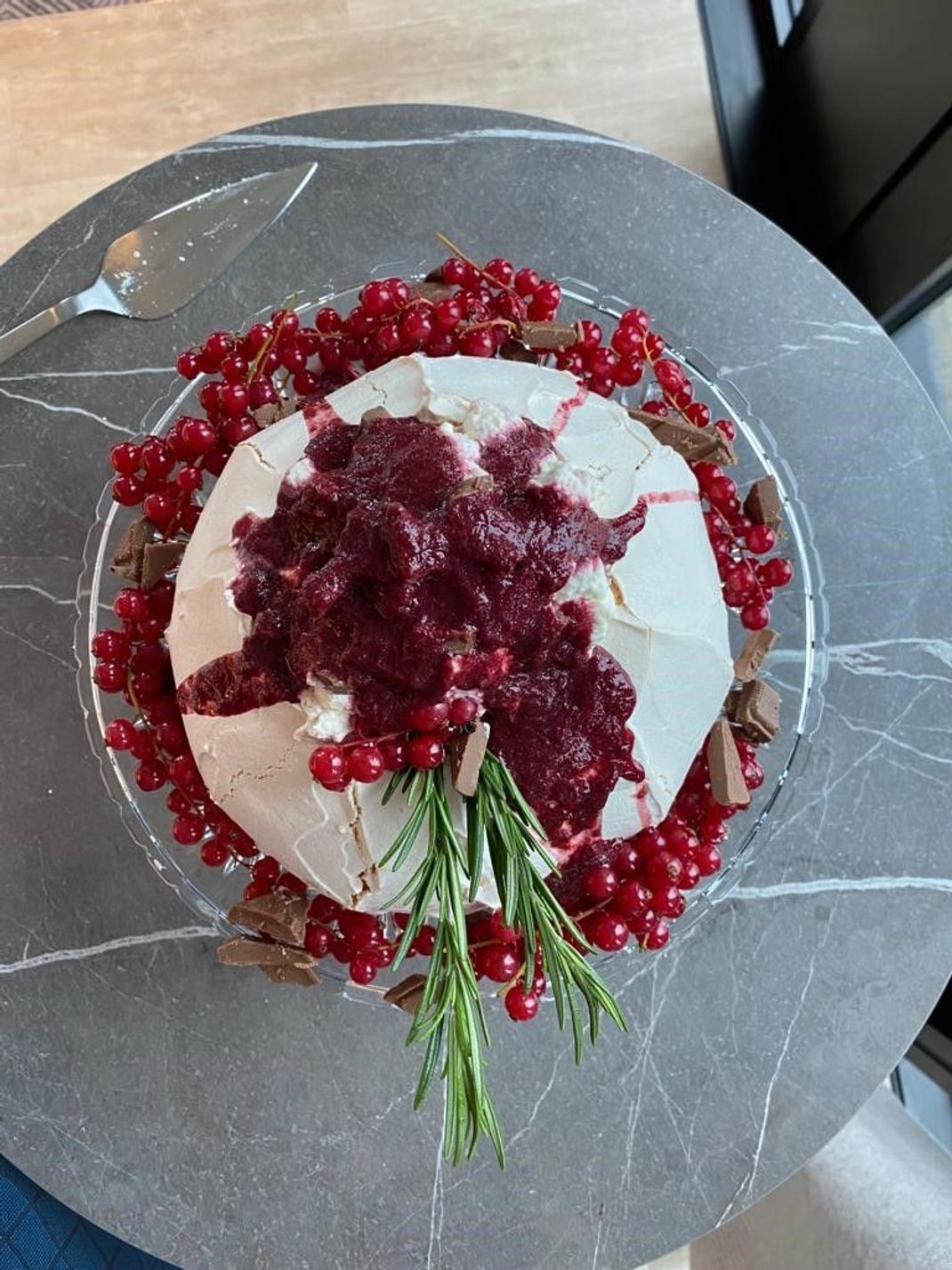 Wir zeigen dir das Rezept für das australische Dessert Pavlova.