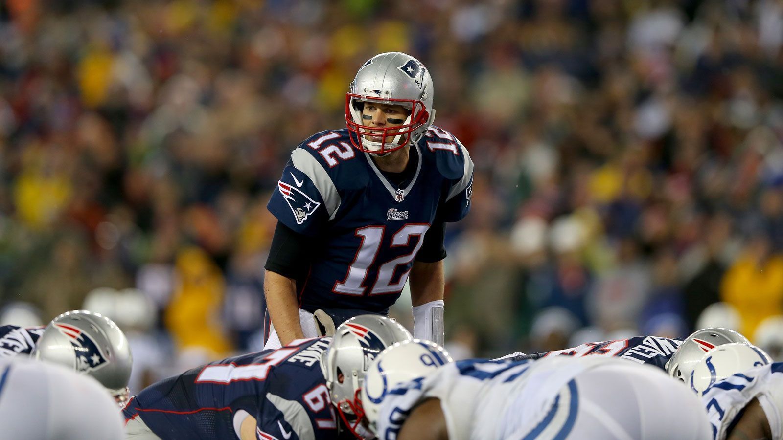<strong>Tom Brady (Quarterback, New England Patriots): 4 Spiele</strong><br>
                In Folge des Deflate-Gates im Jahr 2015 sprach die NFL für die Spielzeit 2016 eine Vier-Spiele-Sperre gegen den damaligen Patriots-Quarterback aus. Tom Brady soll Kenntnis davon gehabt haben, dass beim AFC Championship Game gegen die Indianapolis Colts (45:7) Bälle zu wenig Luft hatten.
