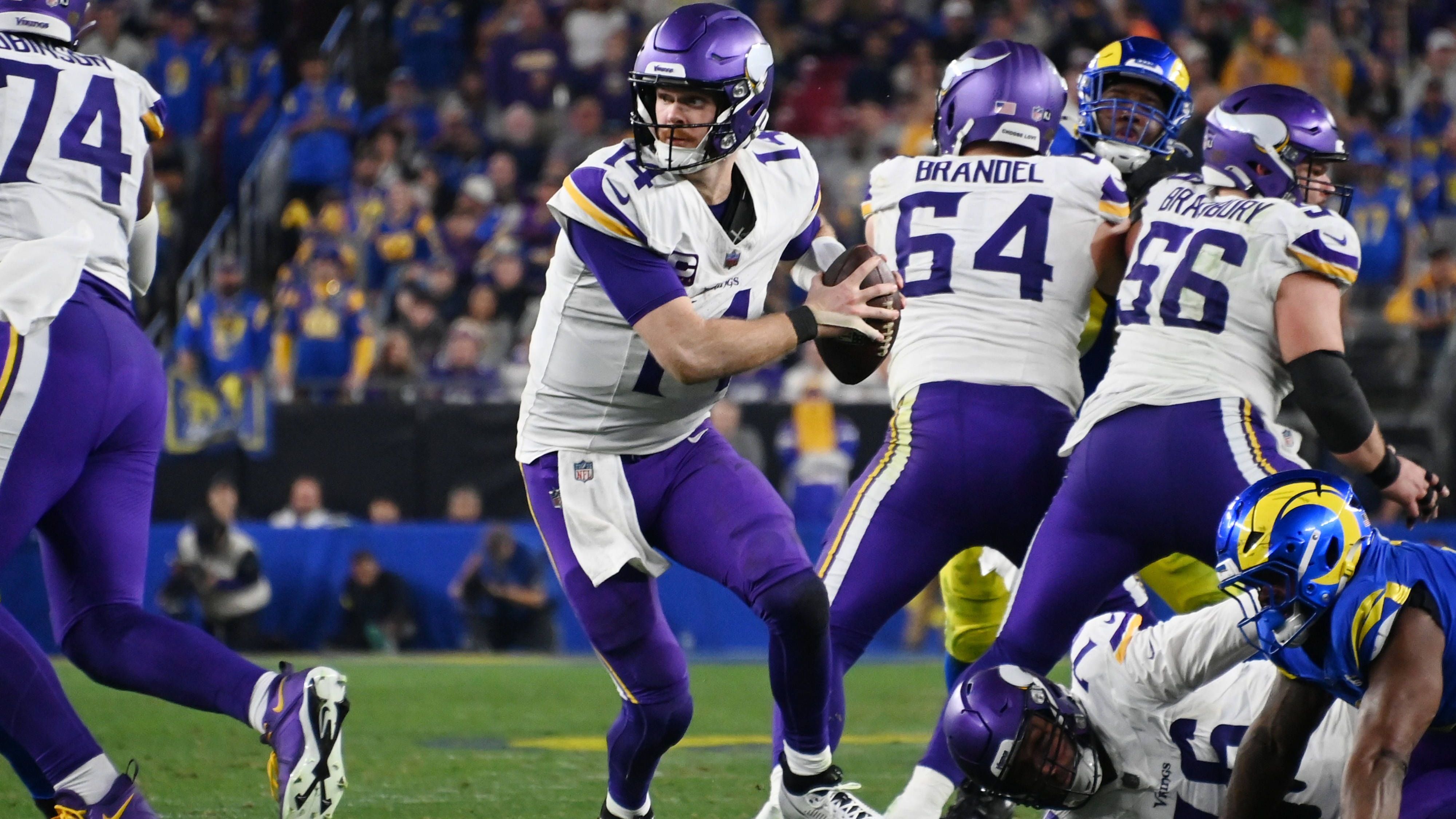 <strong>Minnesota Vikings</strong><br>- Größte Needs: Offensive Line, Secondary, Quarterback<br>Die Quarterback-Frage steht und fällt mit der Entscheidung von Sam Darnold (am Ball). Geht er, brauchen die Vikings einen Veteran neben J.J. McCarthy. Ansonsten sind Investitionen in die Offensive Line und in die Secondary nötig. Ein neuer Running Back, falls Aaron Jones nicht verlängert, wäre auch ein mögliches Ziel.