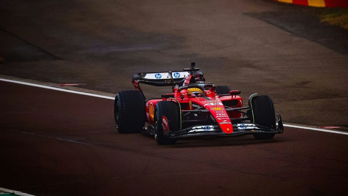 Lewis Hamilton bei seiner ersten Fahrt im Ferrari