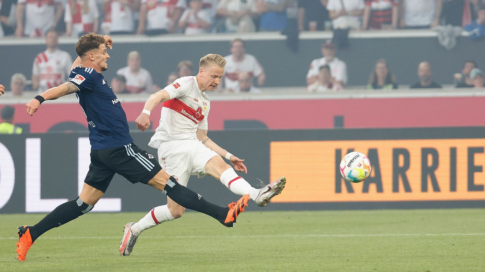 
                <strong>Chris Führich (VfB Stuttgart)</strong><br>
                Bester Offensivakteur einer insgesamt starken VfB-Mannschaft. Sehr aktiv auf der linken Seite im Verbund mit Sosa. Scheitert in der ersten Halbzeit gleich zweimal nach starken Einzelaktionen am starken Heuer Fernandes (9. und 29.). Auch gegen den Ball äußerst engagiert und giftig. Legt von Beginn an die Mentalität an den Tag, die es in der Relegation braucht. Leitet das 2:0 mit einem überragenden Pass ein (51.). ran-Note: 2
              