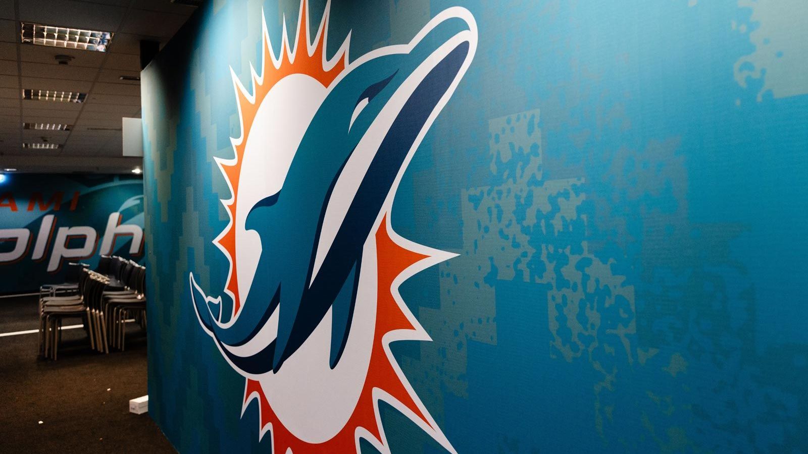 <strong>NFL in Frankfurt: So wird aus dem Eintracht-Stadion ein NFL-Tempel</strong><br>Die Dolphins werden allerdings nicht vernachlässigt. Auch ihre Kabine wird speziell für sie umgestaltet.