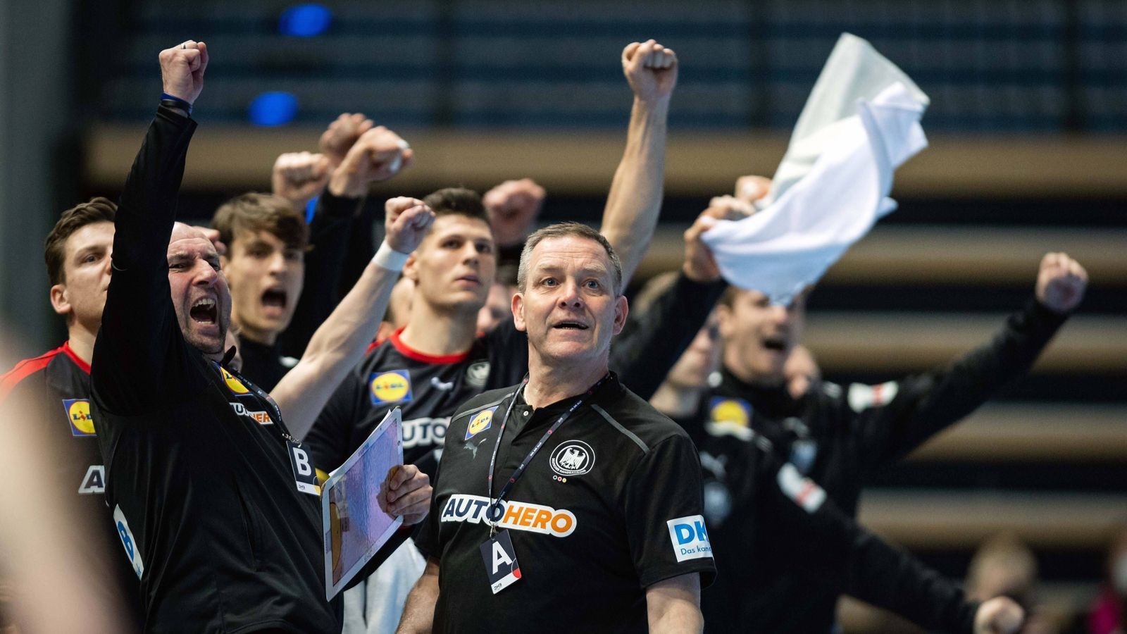 
                <strong>Platz 1/Titelgewinn: 500.000 Euro</strong><br>
                Gewinnt Deutschland den Titel, gibt es neben dem Weltmeister-Status zusätzlich noch 500.000 Euro.  
              
