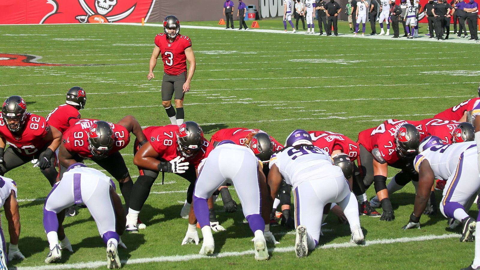 
                <strong>Der Vertrag von Ryan Succop</strong><br>
                Ryan Succop hat in zwölf Jahren NFL bislang 24,5 Millionen US-Dollar verdient. Bei Tampa Bay unterschrieb er lediglich einen Ein-Jahres-Vertrag über 1,05 Millionen US-Dollar. Zur kommenden Saison ist er vertragsfrei.
              