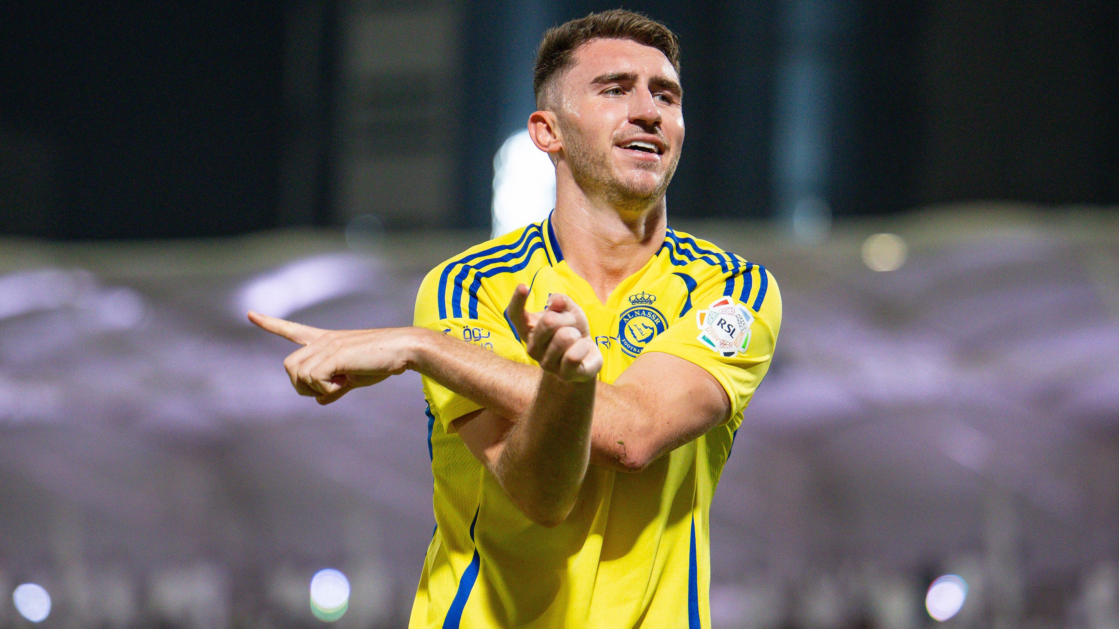 <strong>Aymeric Laporte (Al-Nassr)</strong><br>Als favorisierter Real-Kandidat gilt laut "Marca" aber Europameister Aymeric Laporte, der aktuell in Saudi-Arabien bei Al-Nassr spielt. Der spanischen Sportzeitung nach verlangen die Saudis für den 30-Jährigen 30 Millionen Euro Ablöse. Laportes Vertrag läuft noch bis zum Sommer 2026. Dem Bericht nach ist aber fraglich, ob Real für einen Spieler dieses Alters eine solch hohe Ablösesumme bezahlen würde.