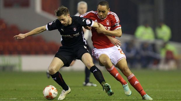 
                <strong>Drei Isländer in der englischen Liga</strong><br>
                England-Exporte: Drei isländische Nationalspieler kicken in England: Gylfi Sigurdsson spielt für Swansea City, Kapitän Eidur Gudjohnsen in der zweiten Liga bei den Bolton Wanderers und Rotherham United hat Kari Arnason (Bild) verpflichtet.
              