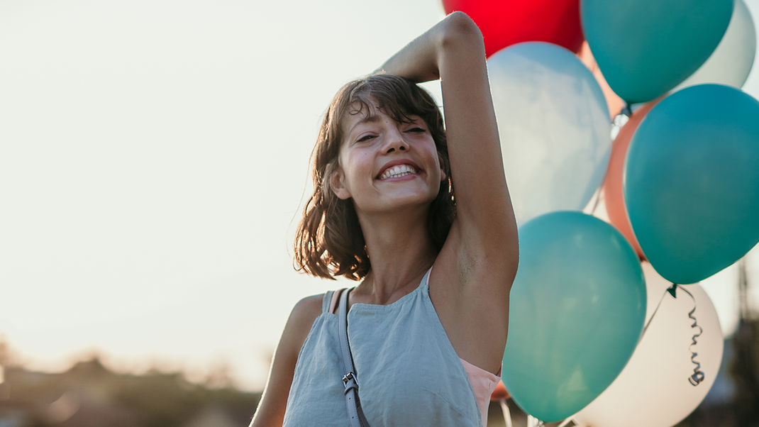 Hip und trendy – ein Hairstyle für uns alle?! Wem der Fransenpony-Style ganz besonders schmeichelt, liest du im Beauty-Artikel.