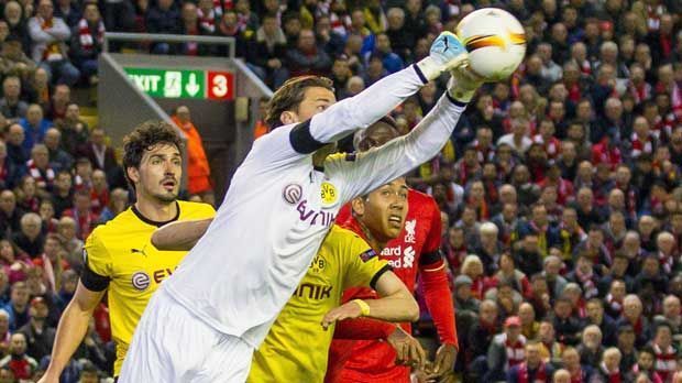 
                <strong>Roman Weidenfeller</strong><br>
                Roman Weidenfeller: So ein Spiel wünscht sich kein Torwart: In der ersten Halbzeit quasi beschäftigungslos. Kassiert dann aber vier Buden – bei allen ist er machtlos. ran-Note: 3.
              