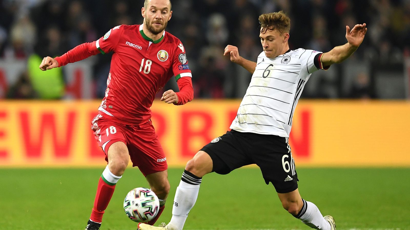 
                <strong>Joshua Kimmich</strong><br>
                Wie die gesamte deutsche Mannschaft muss auch Kimmich nur sporadisch Defensivaufgaben erledigen. Im Angriff setzt der Mittelfeldspieler vor allem in der Anfangsphase seine Mitspieler mit Zuspielen in die Tiefe in Szene. Im weiteren Verlauf stellt Kimmich seine Offensivbemühungen jedoch ein. ran-Note: 3
              